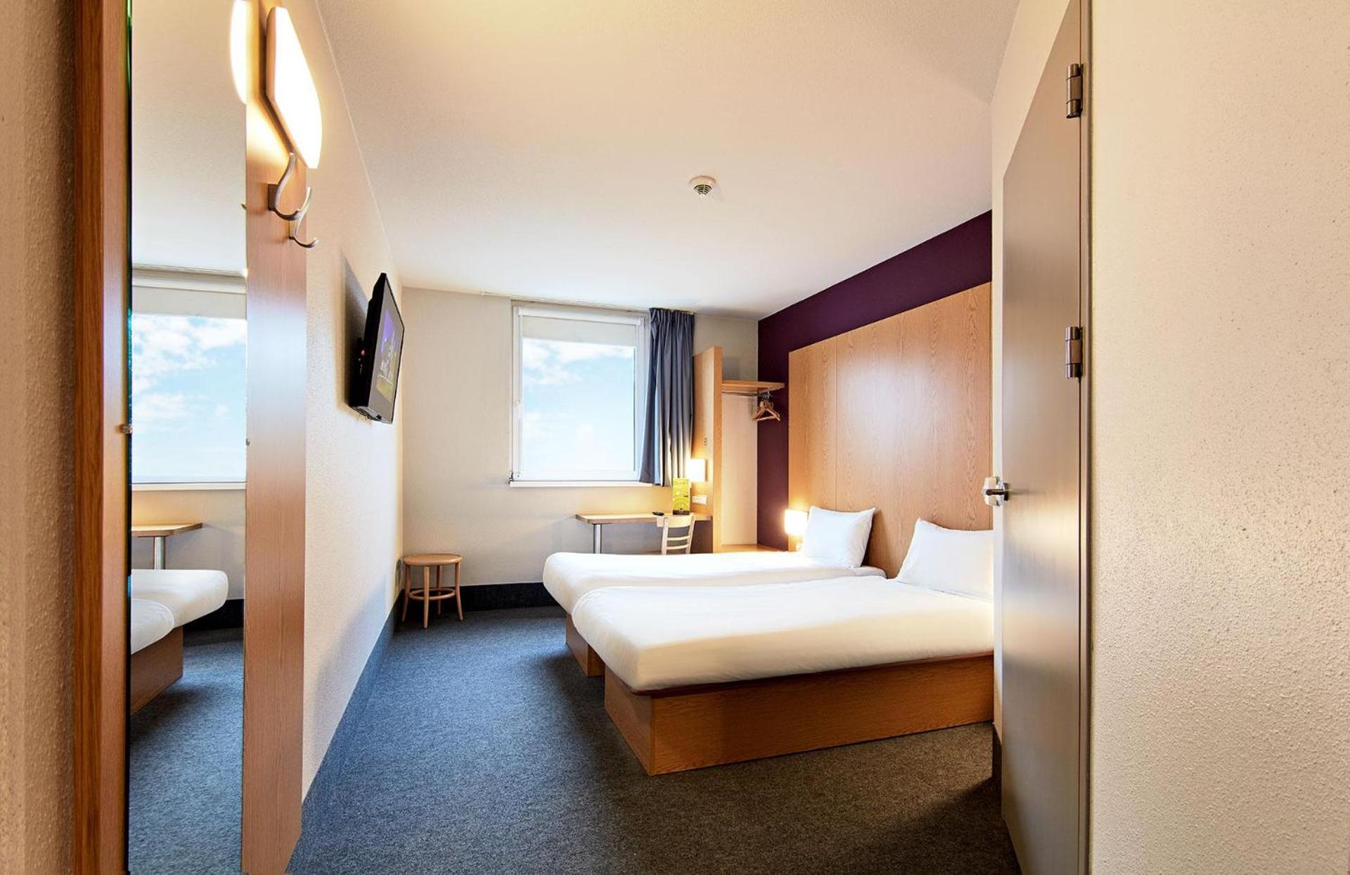 Twin Room - Photo 5
