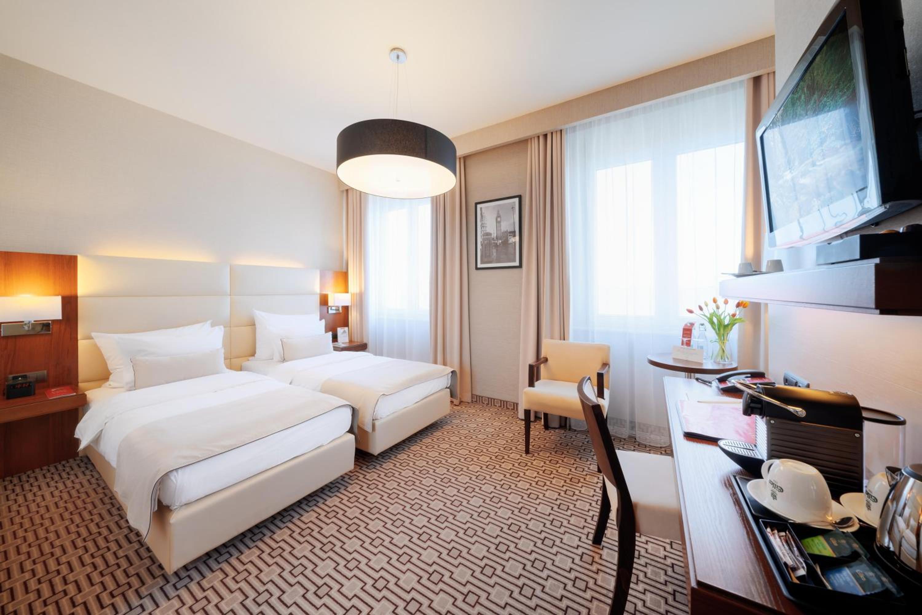 Standard Twin Room - Photo 1