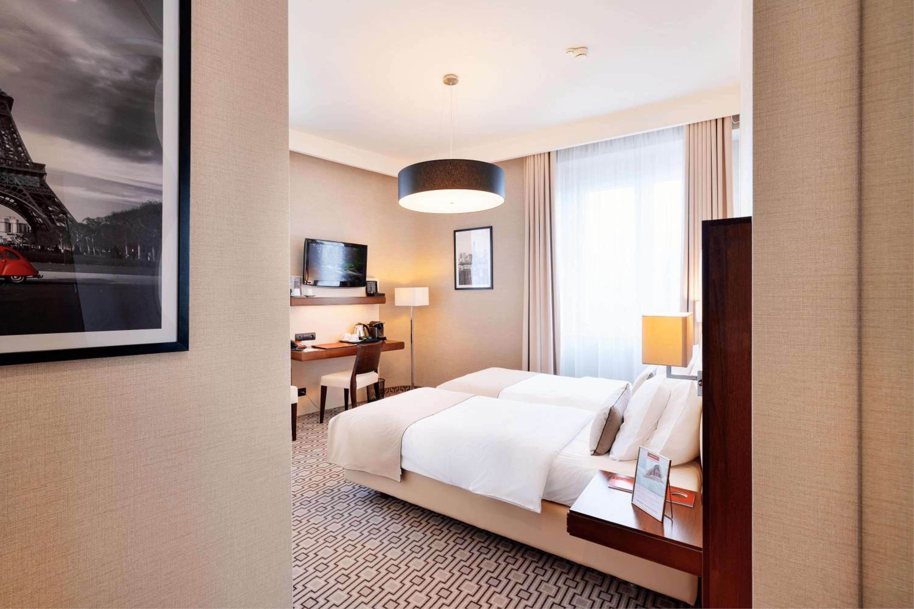 Standard Twin Room - Photo 5