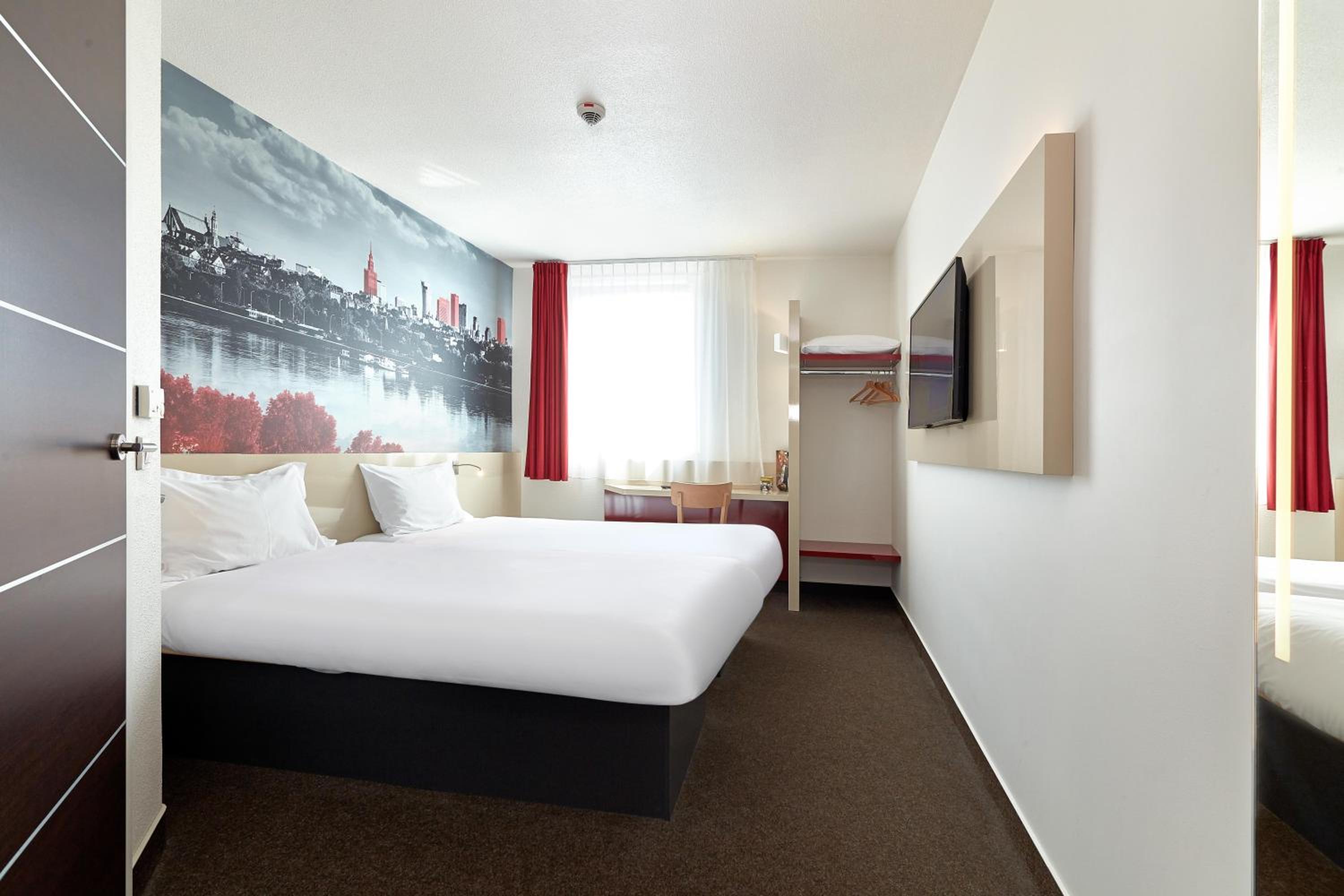 Twin Room - Photo 7