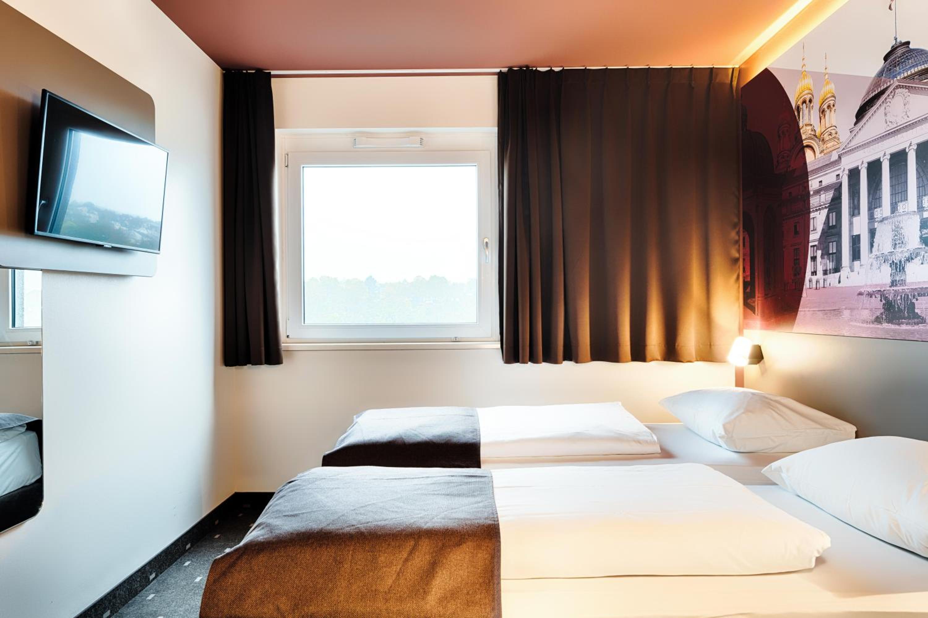 Twin Room - Photo 1