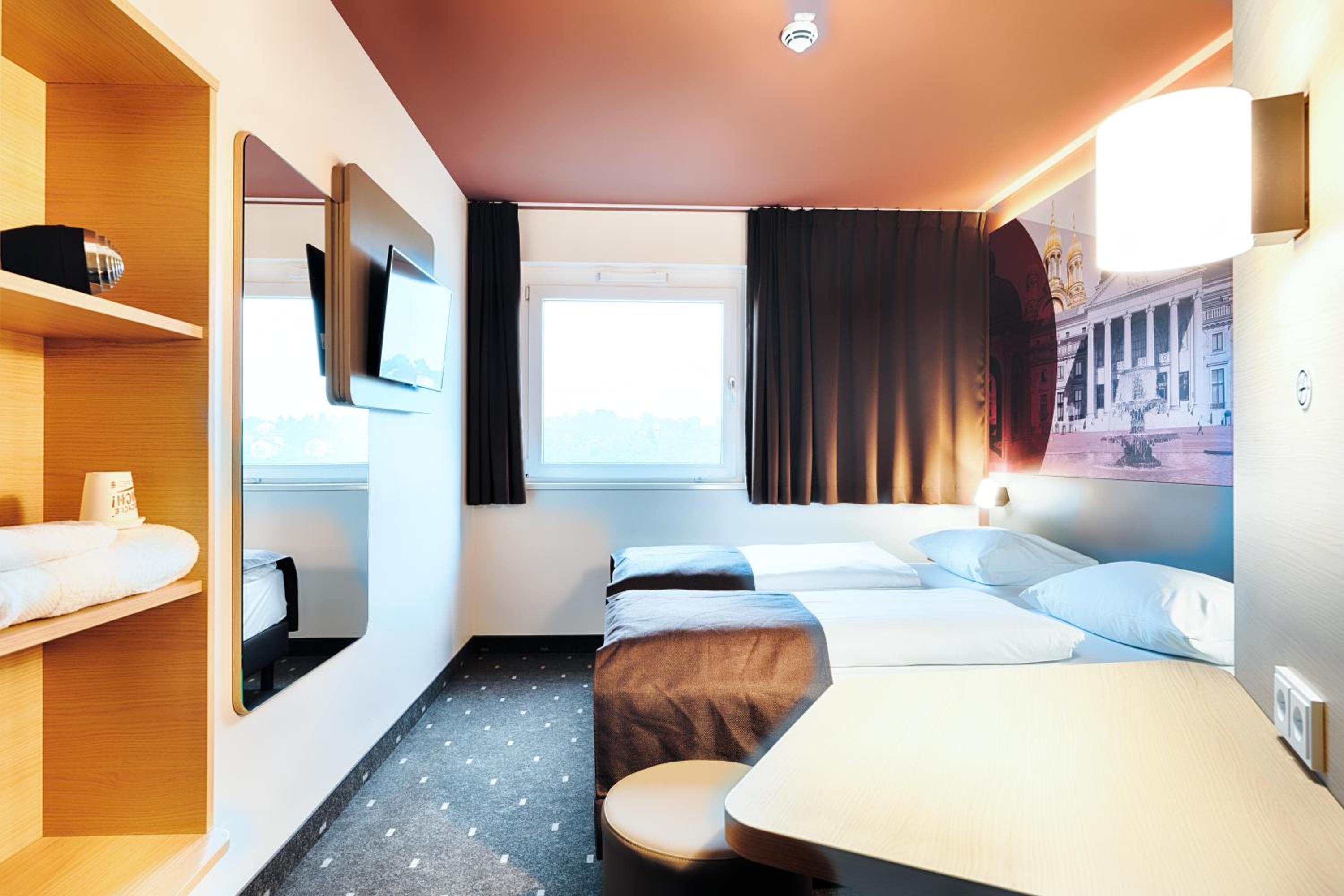 Twin Room - Photo 2