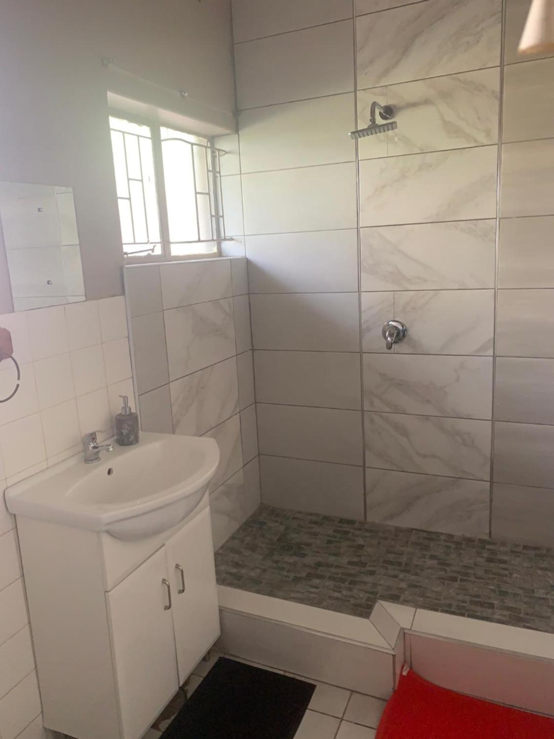 Deluxe Double Room with Shower photo 3