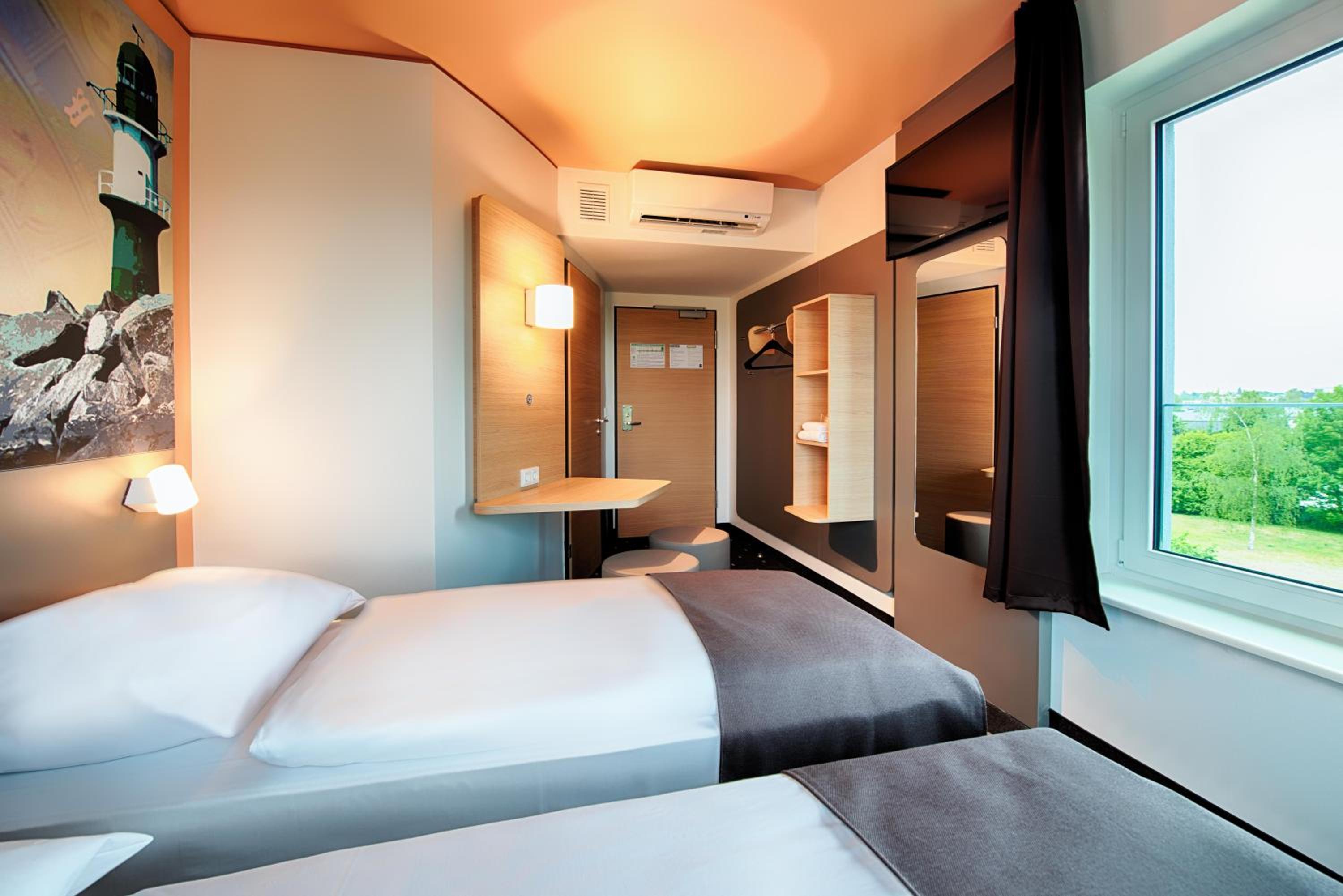 Twin Room - Photo 8