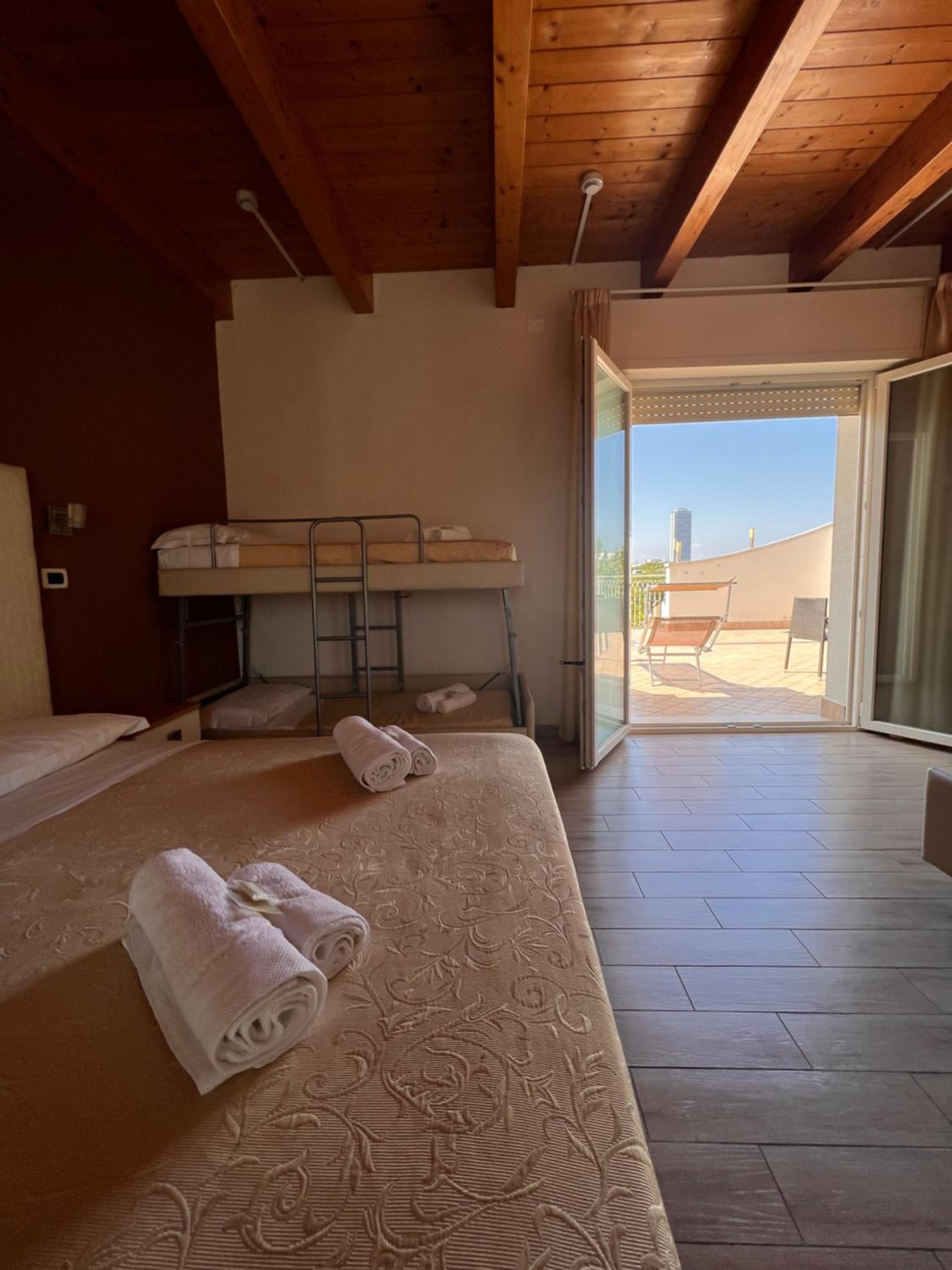 Deluxe Family Room - Photo 3