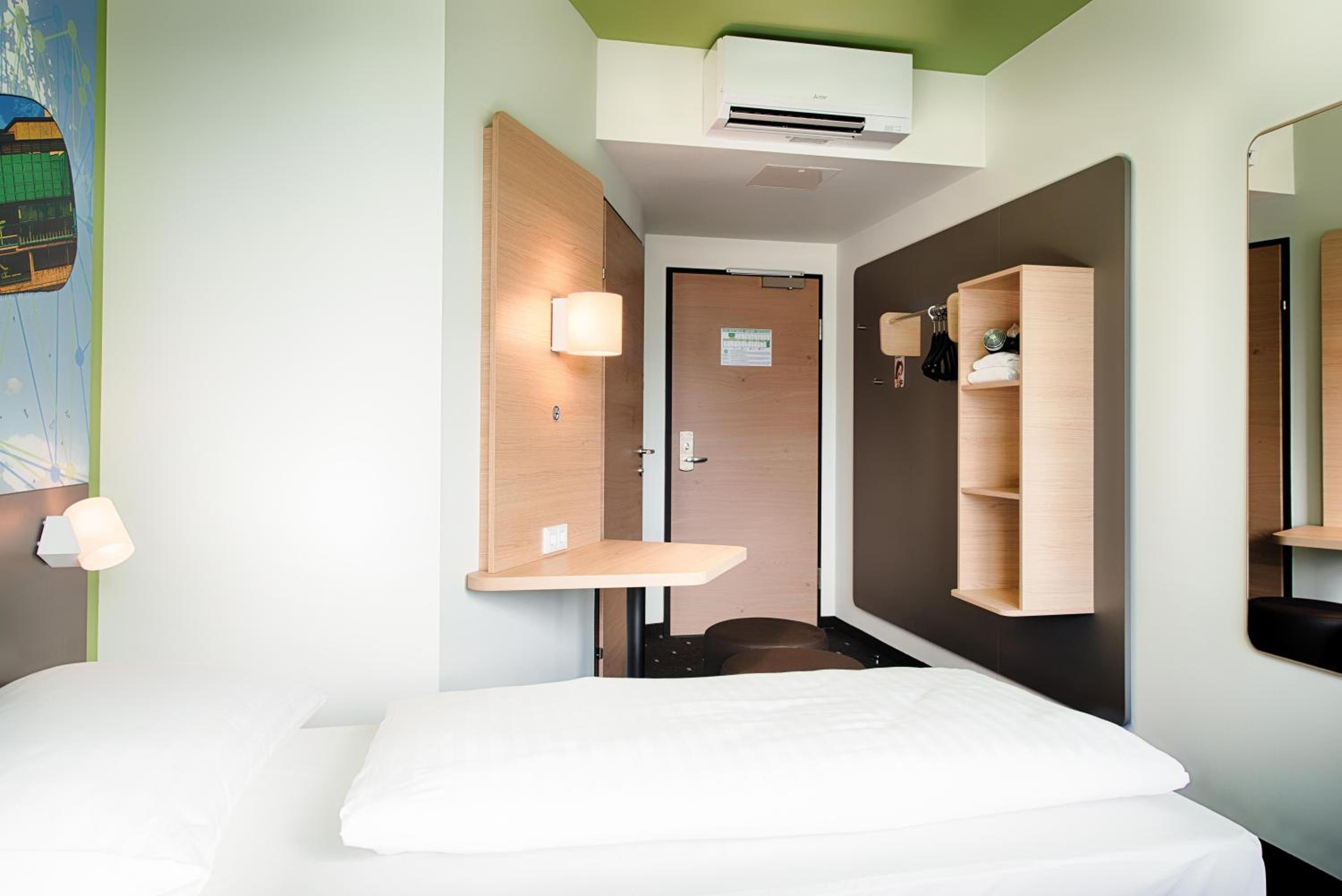 Twin Room - Photo 2