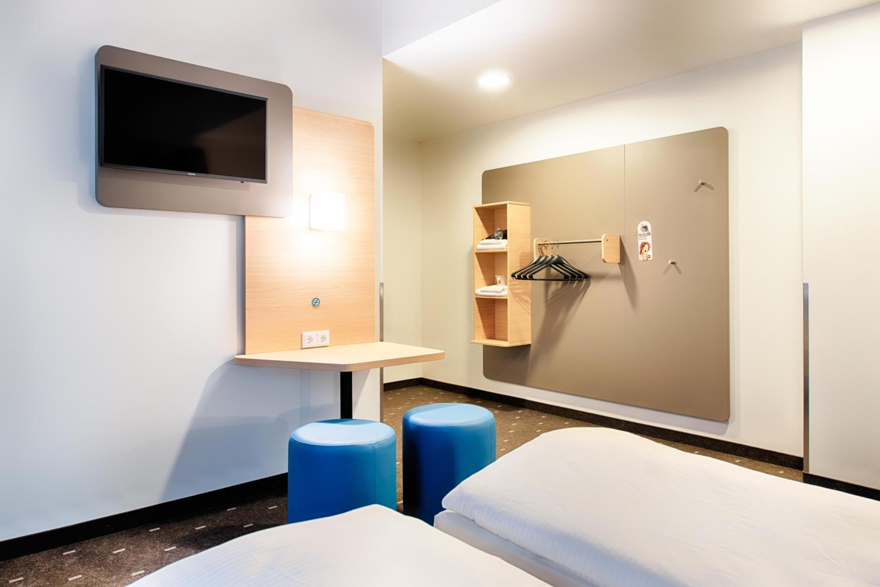 Twin Room - Photo 2
