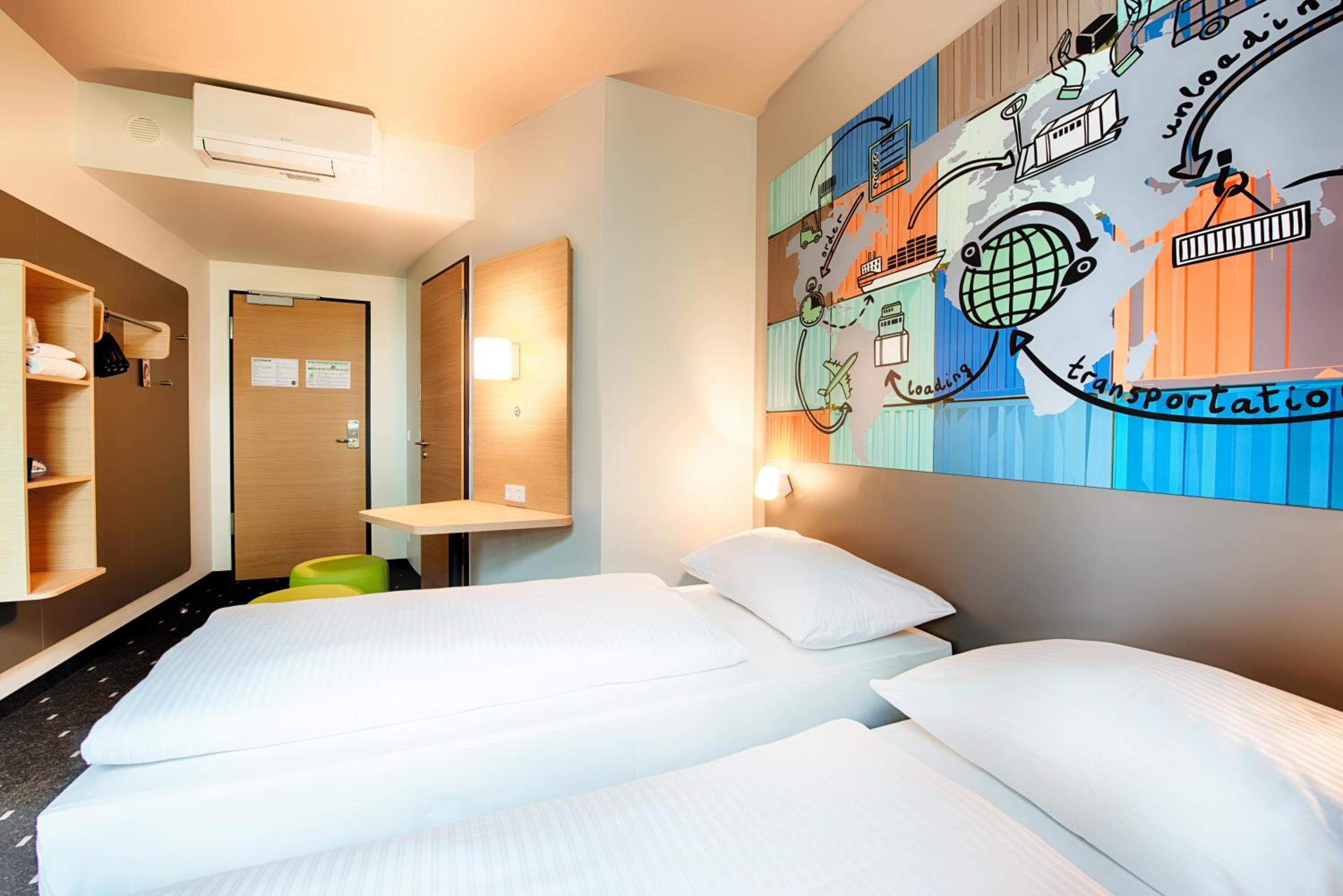 Twin Room thumbnail 5