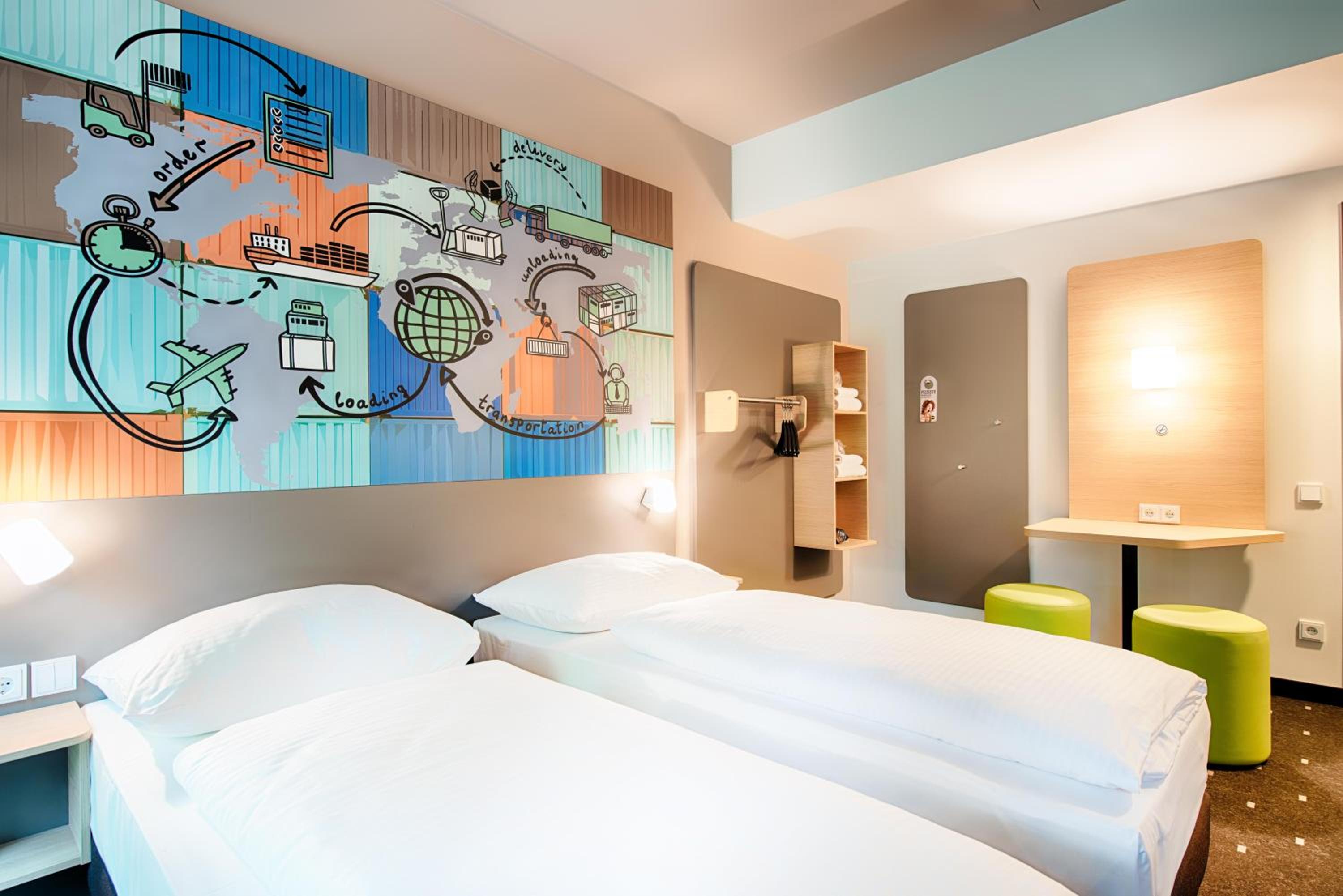 Twin Room thumbnail 6