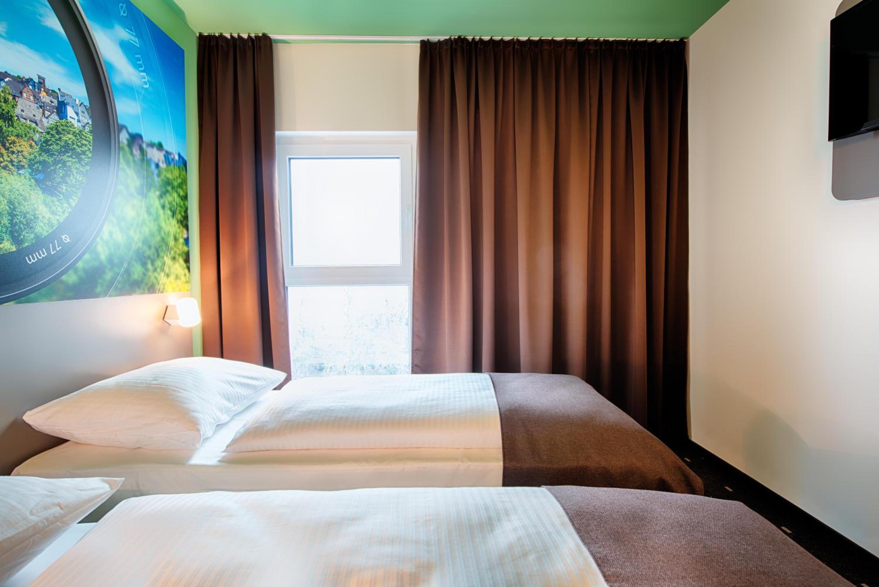 Twin Room - Photo 3