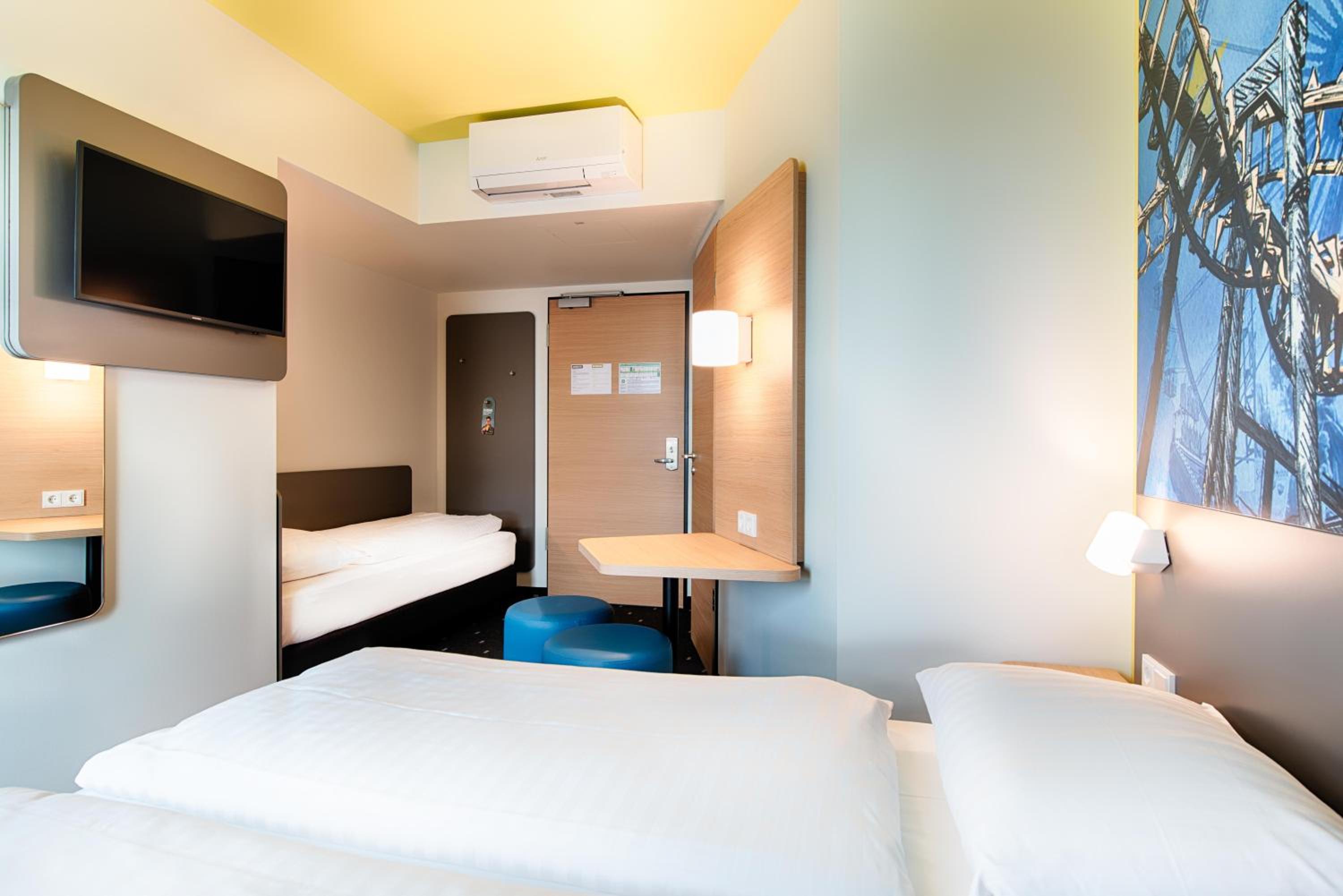 Triple Room thumbnail 5