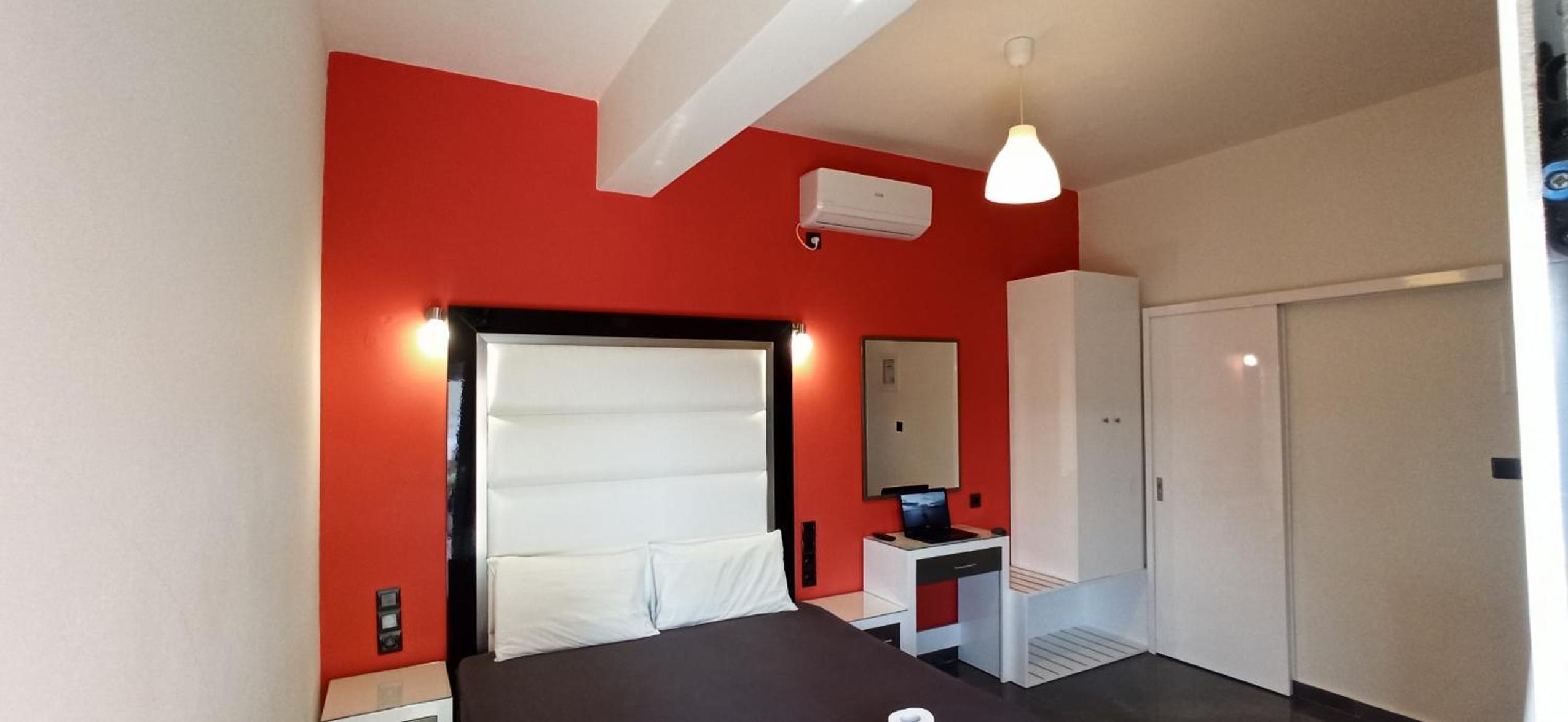 Deluxe Double Room with Side Sea View