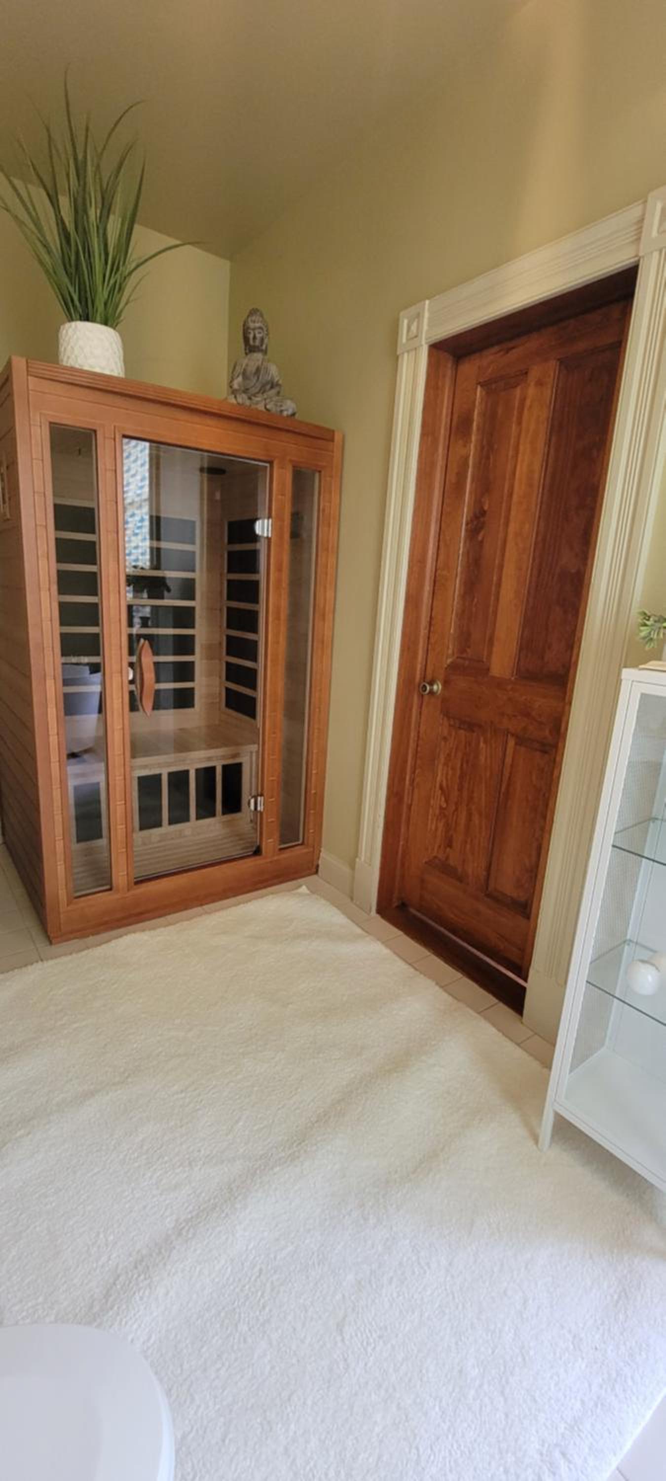 Queen Suite with Spa Bath photo 2