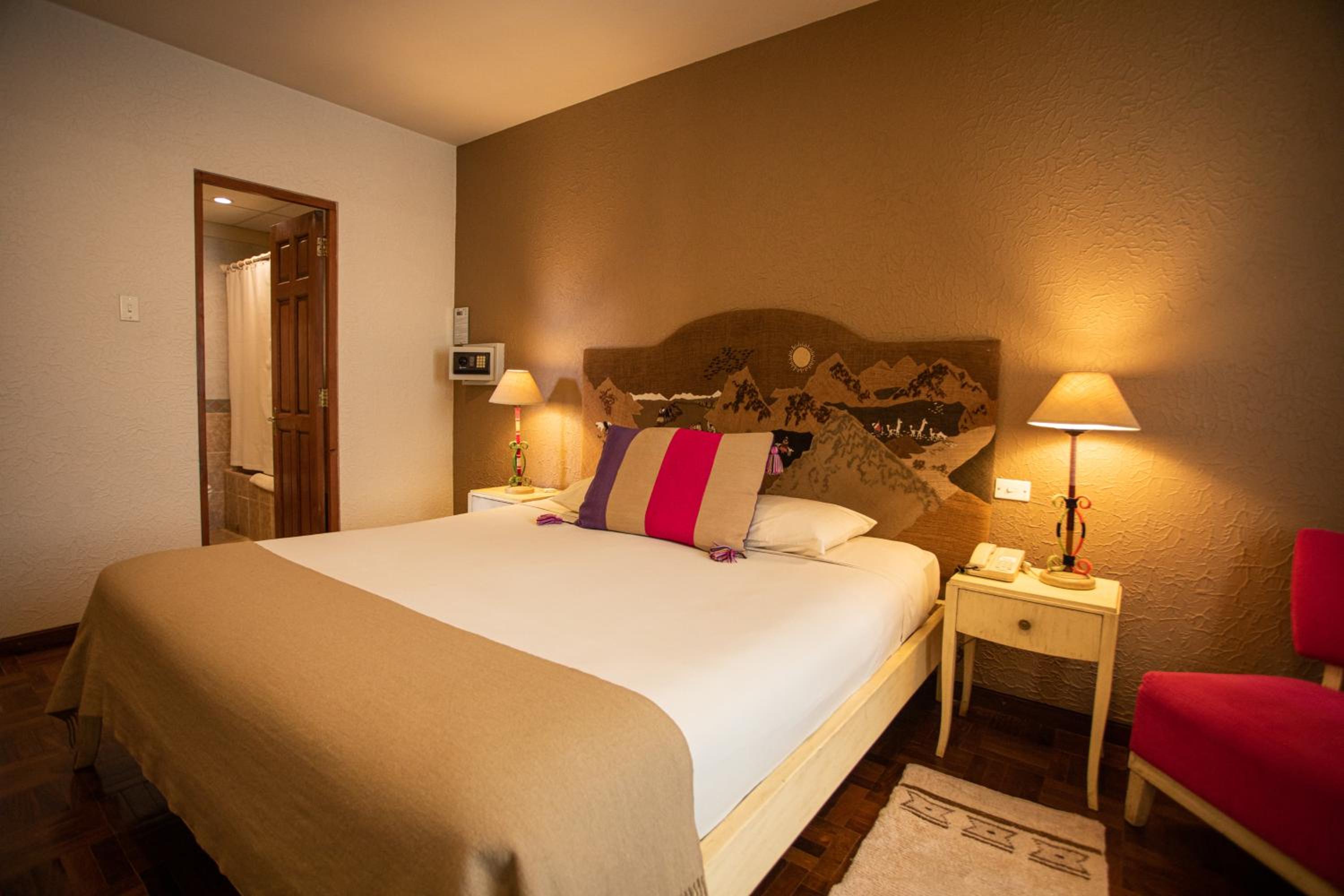 Standard King Room photo 2