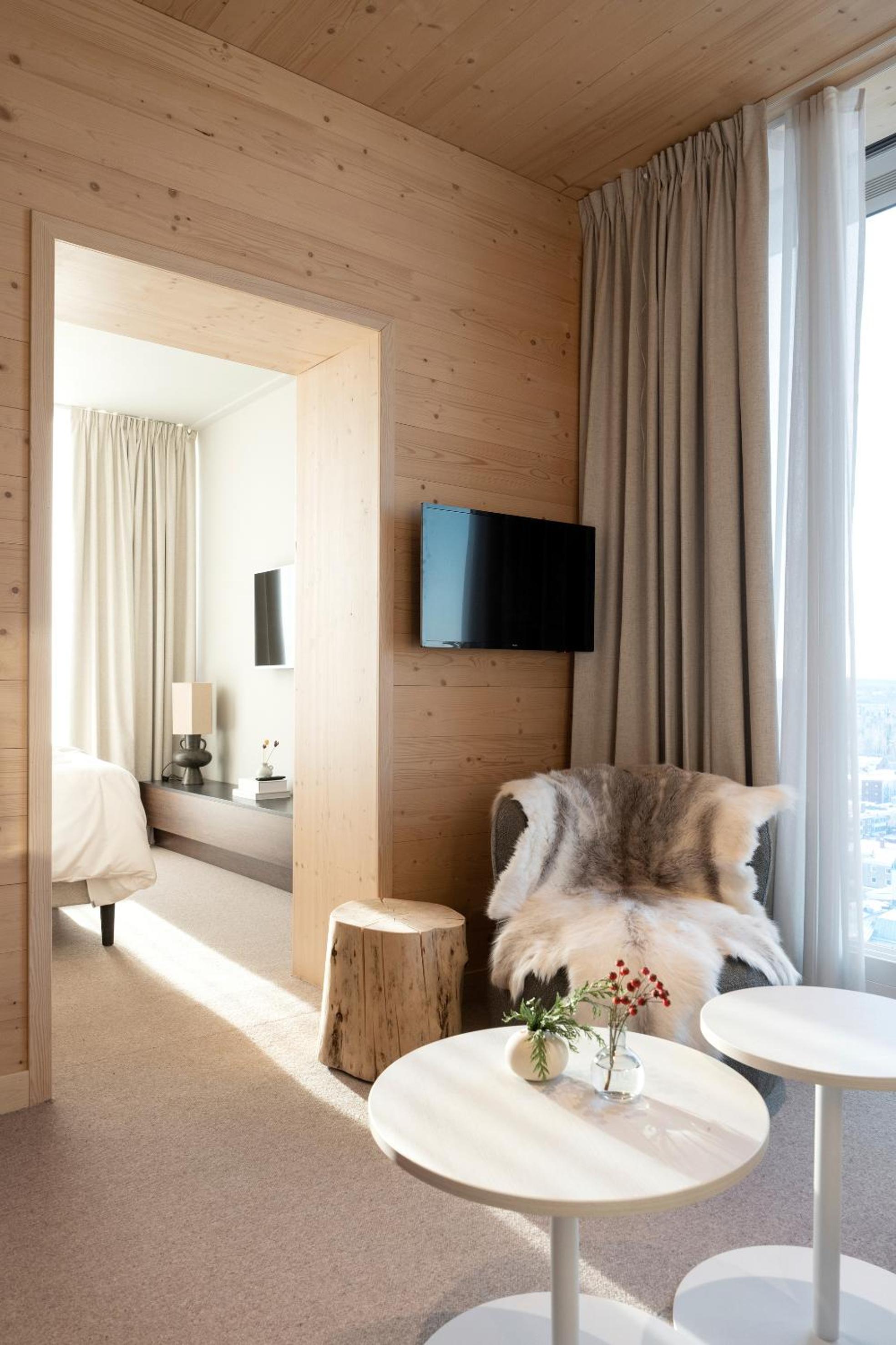 Suite - Photo 3