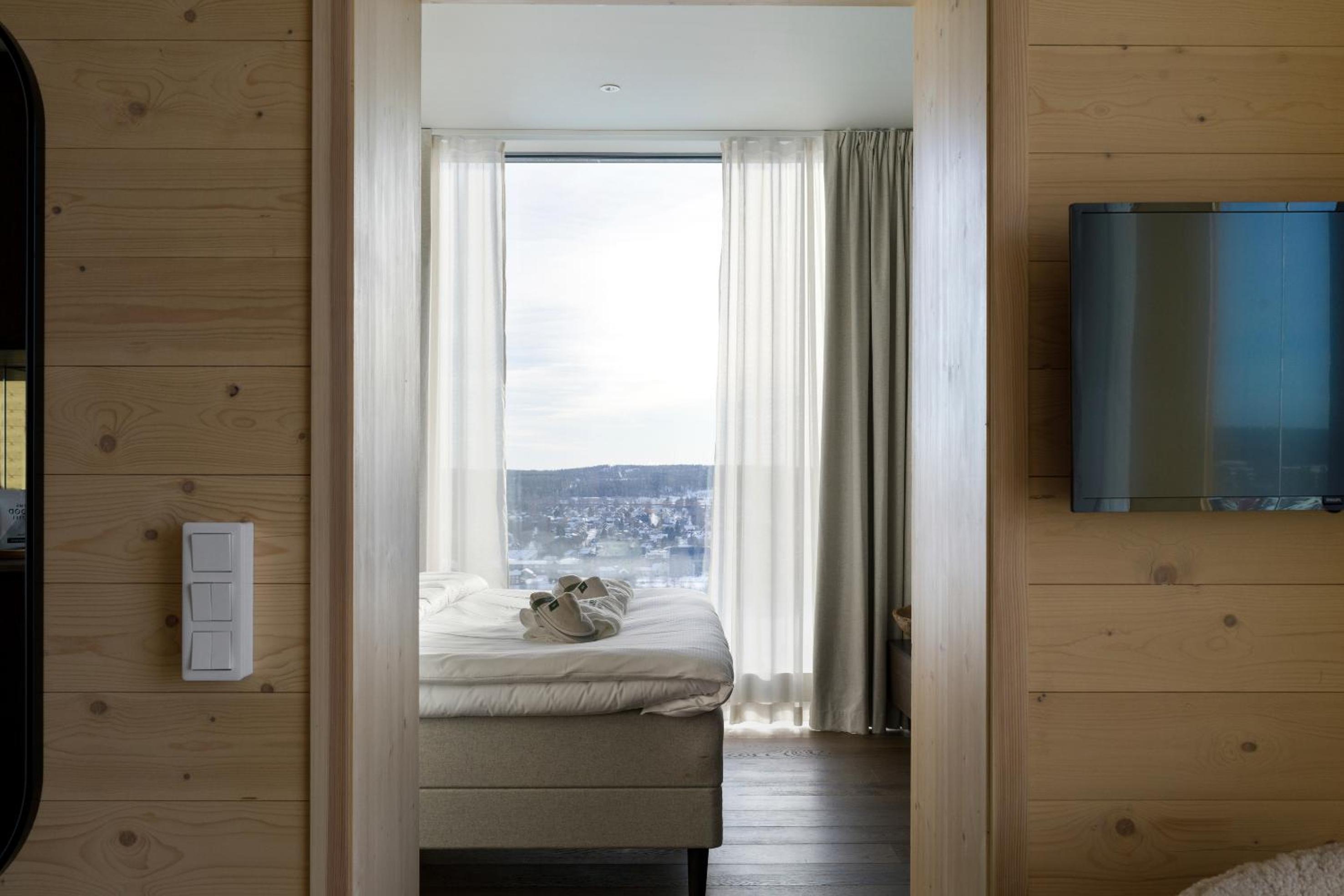 Suite - Photo 11