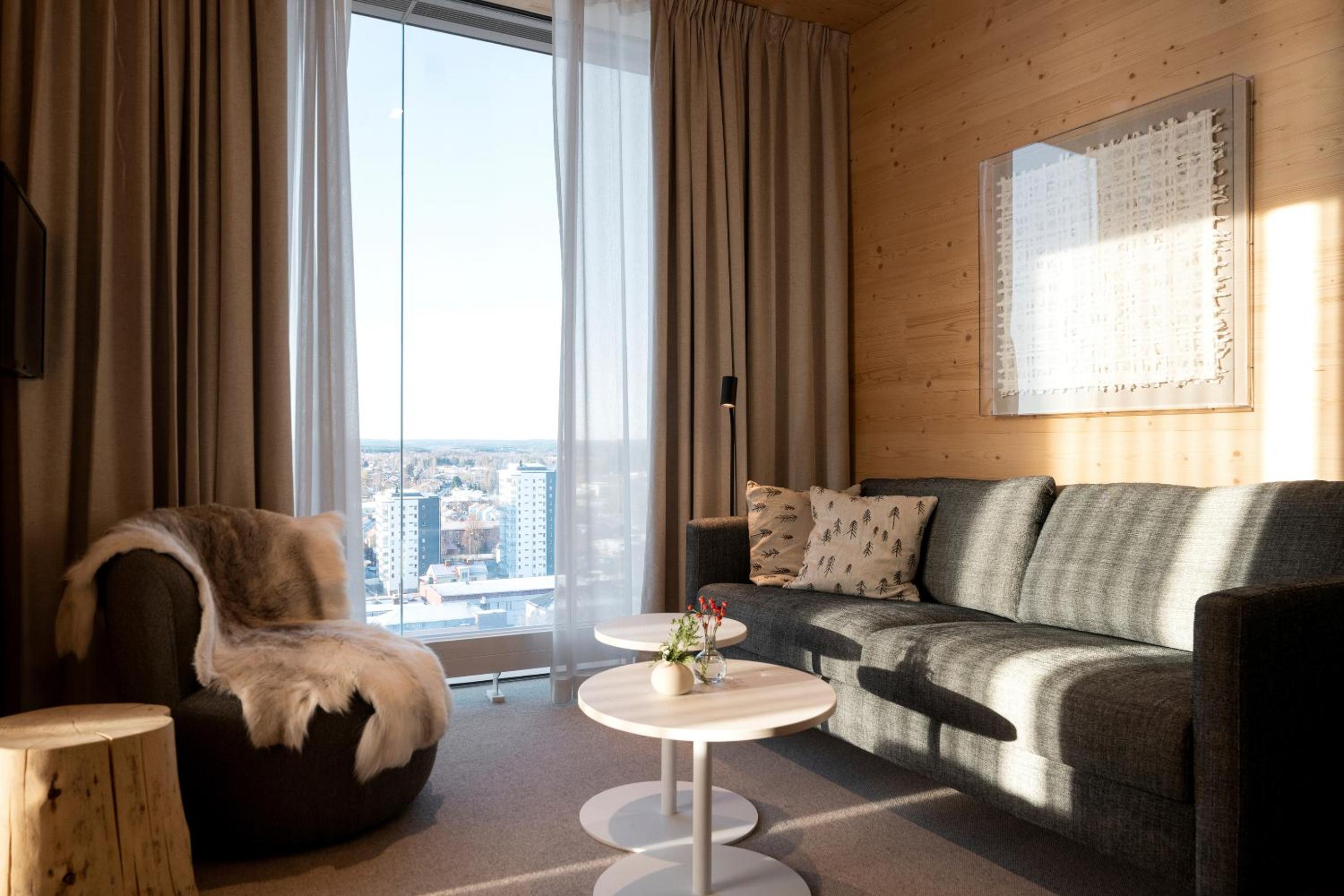 Suite - Photo 5