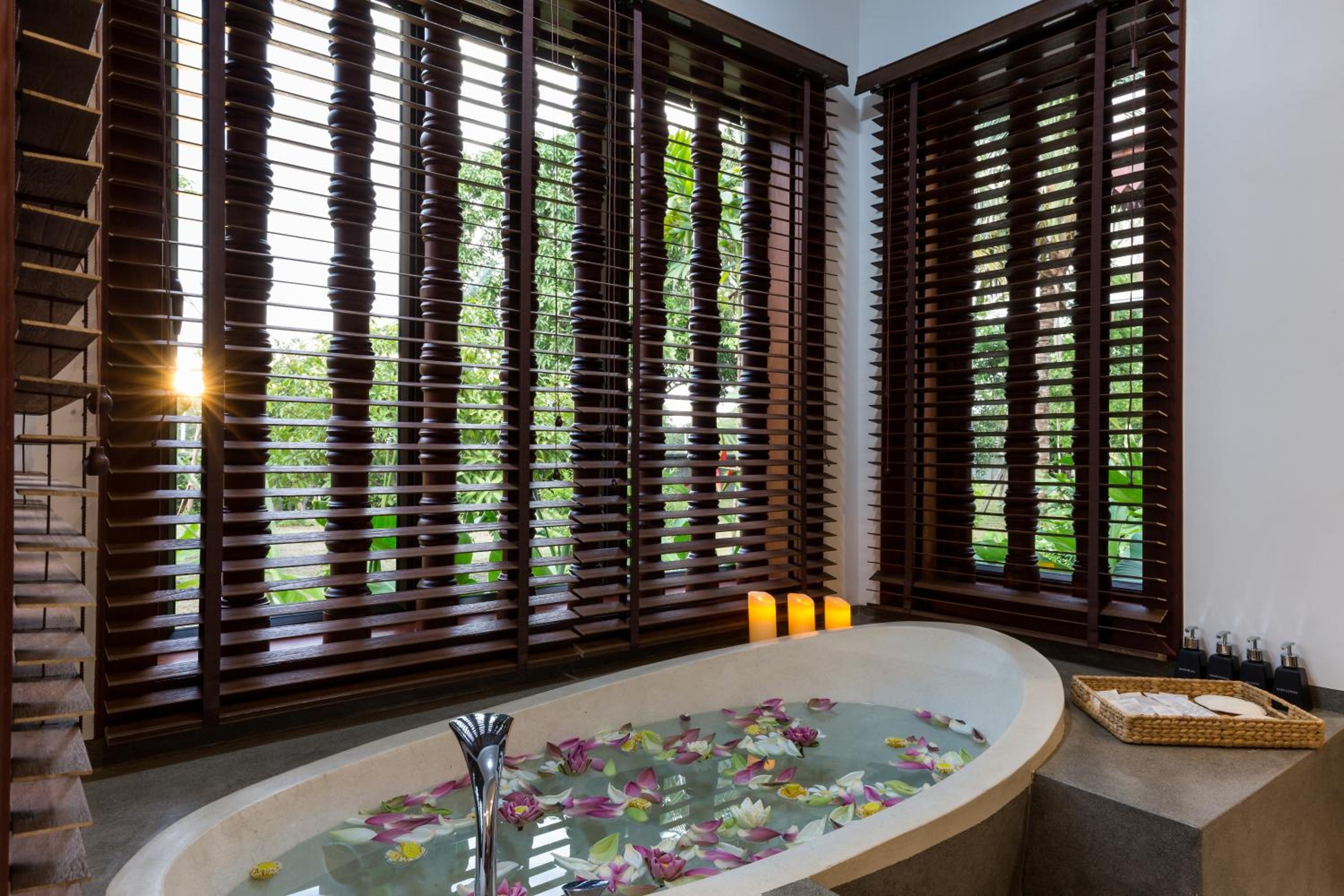 Suite with Pool Access - Photo 3