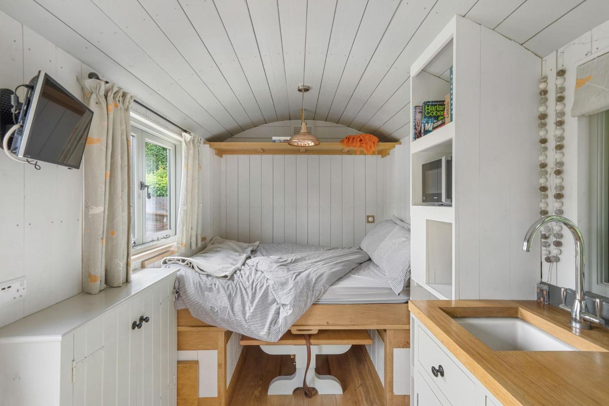 One-Bedroom House photo 1