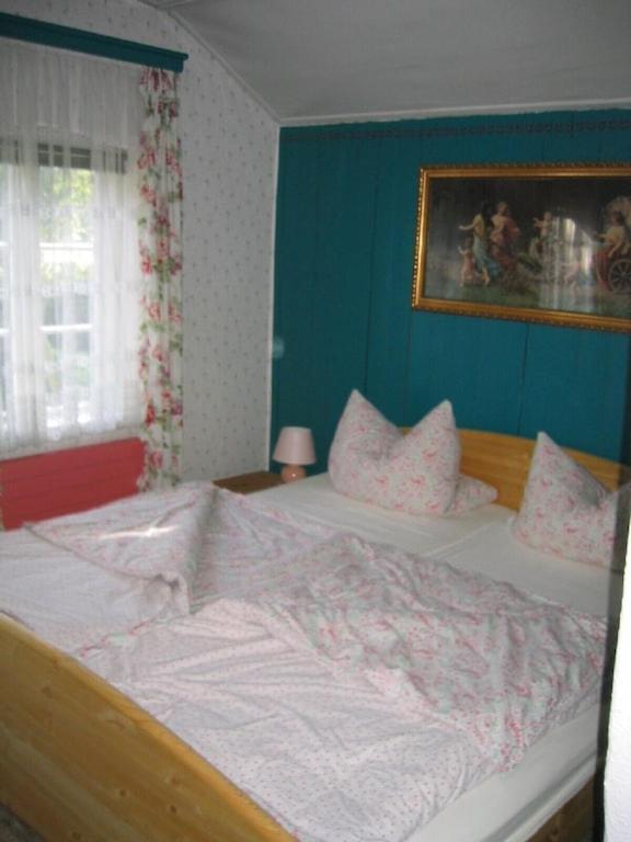 Five-Bedroom House photo 1