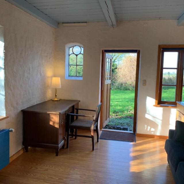 Five-Bedroom House photo 3