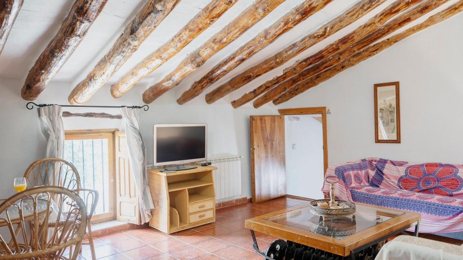 Ten-Bedroom House photo 2