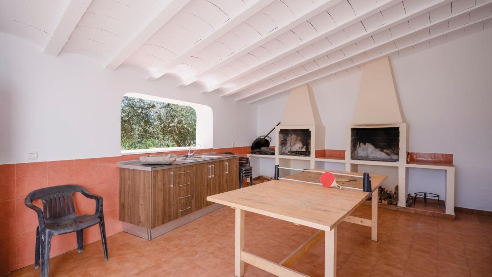 Ten-Bedroom House photo 3