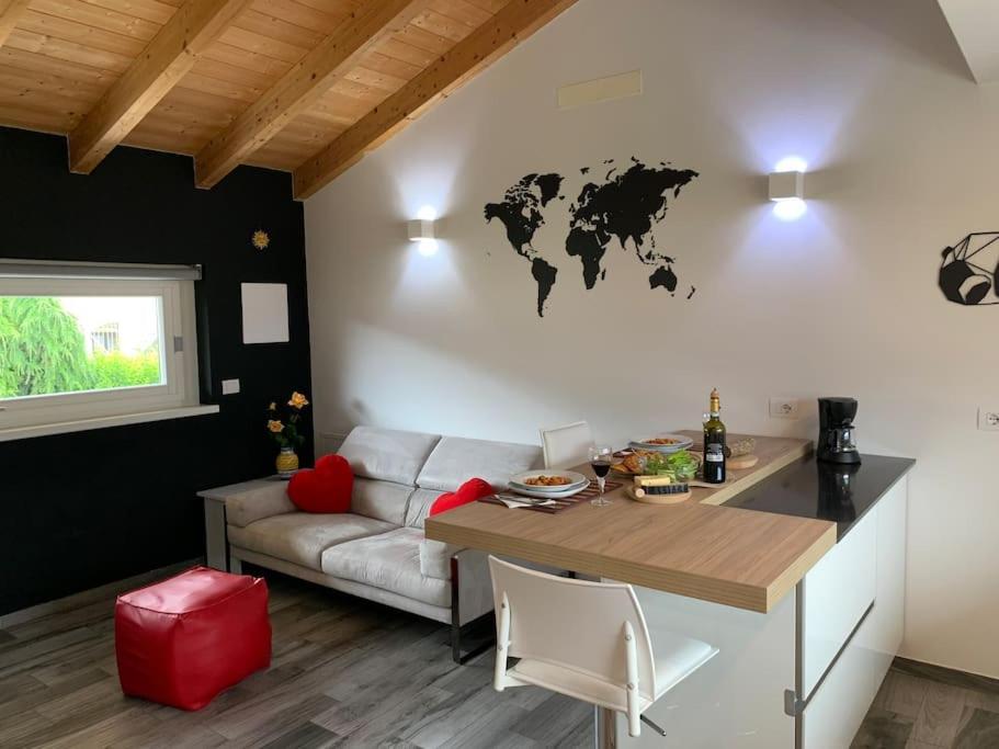One-Bedroom Apartment photo 1