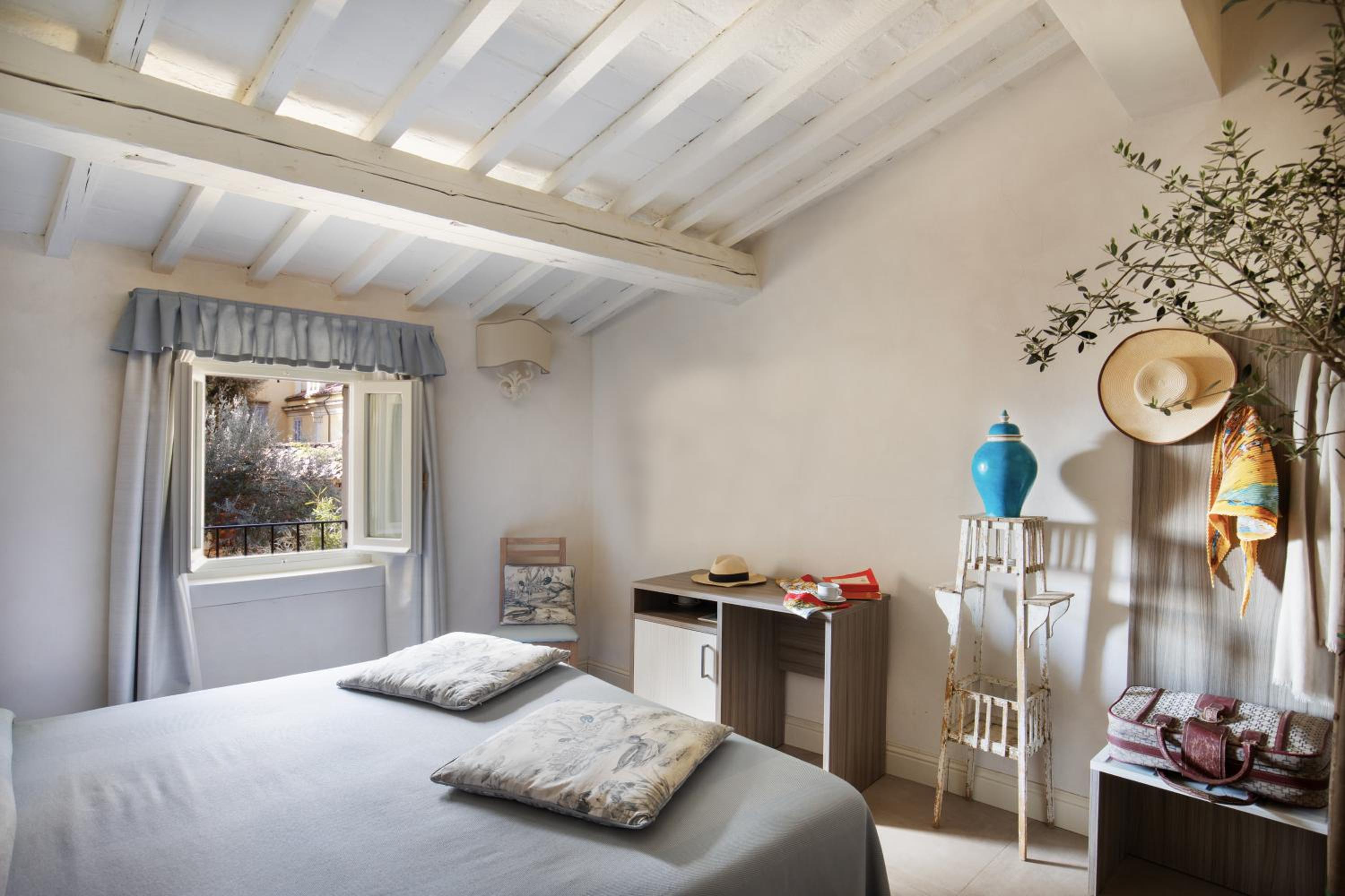 Small Double Room photo 2