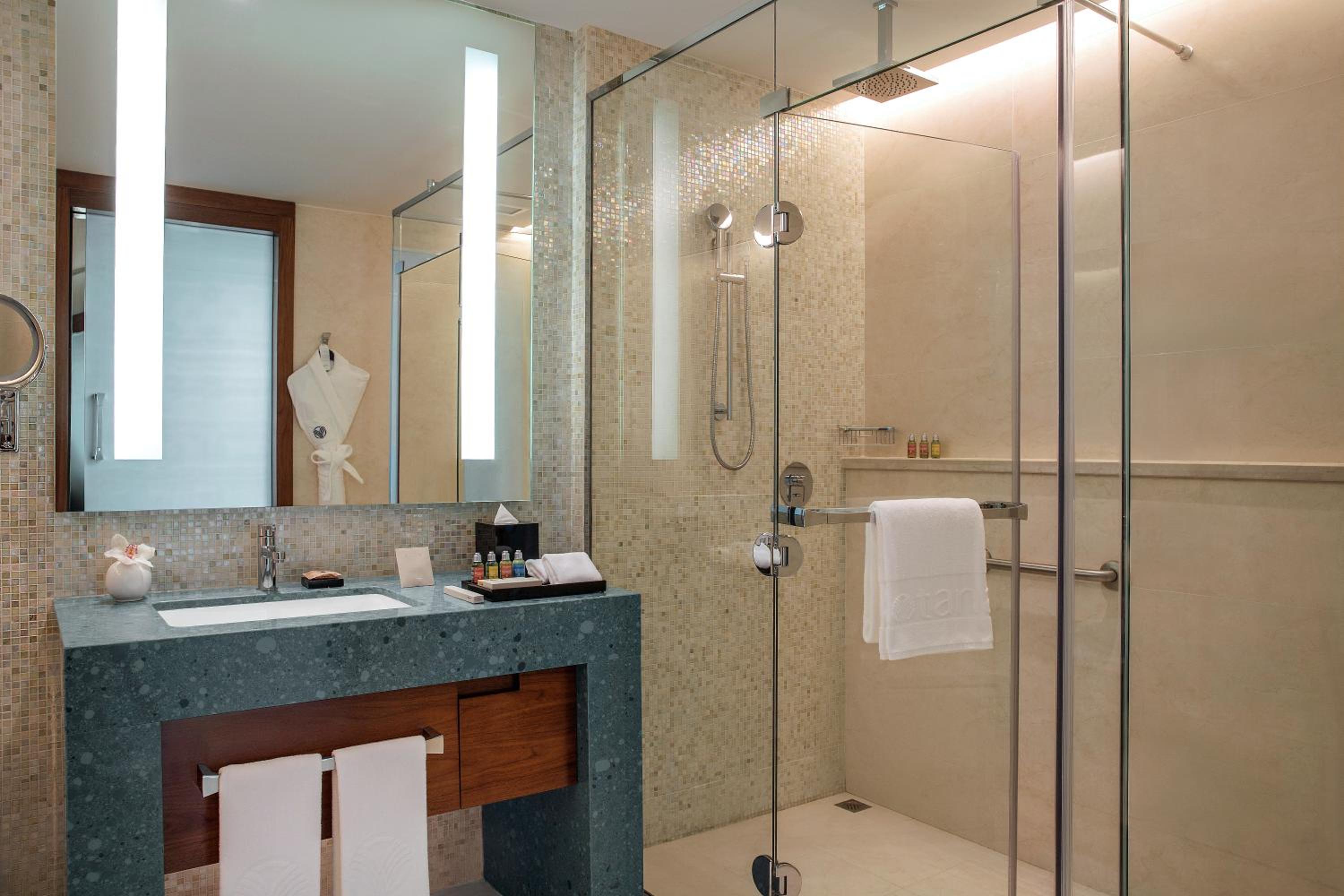 High Floor Room with Lounge Access -Twin Beds