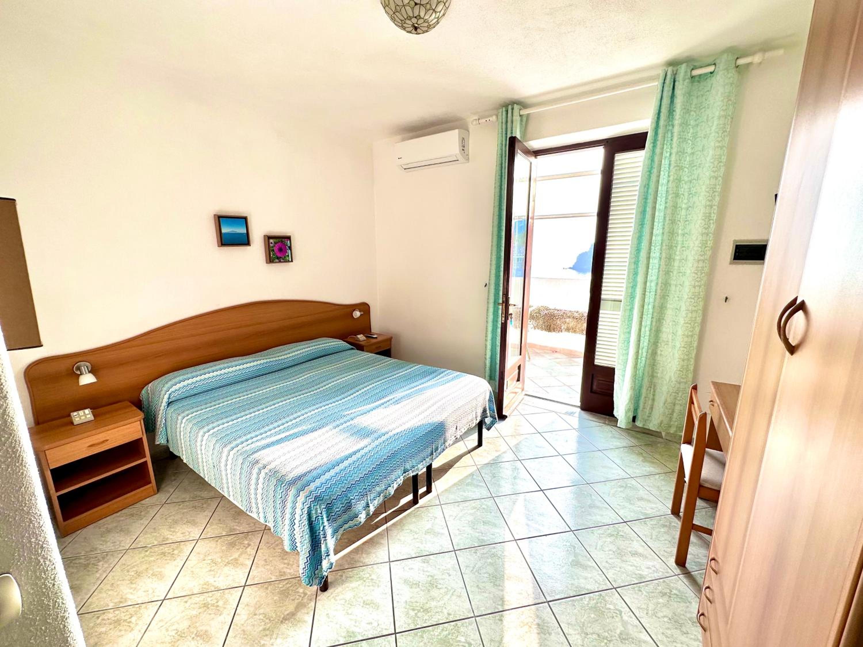 Apartment with Terrace - Photo 5