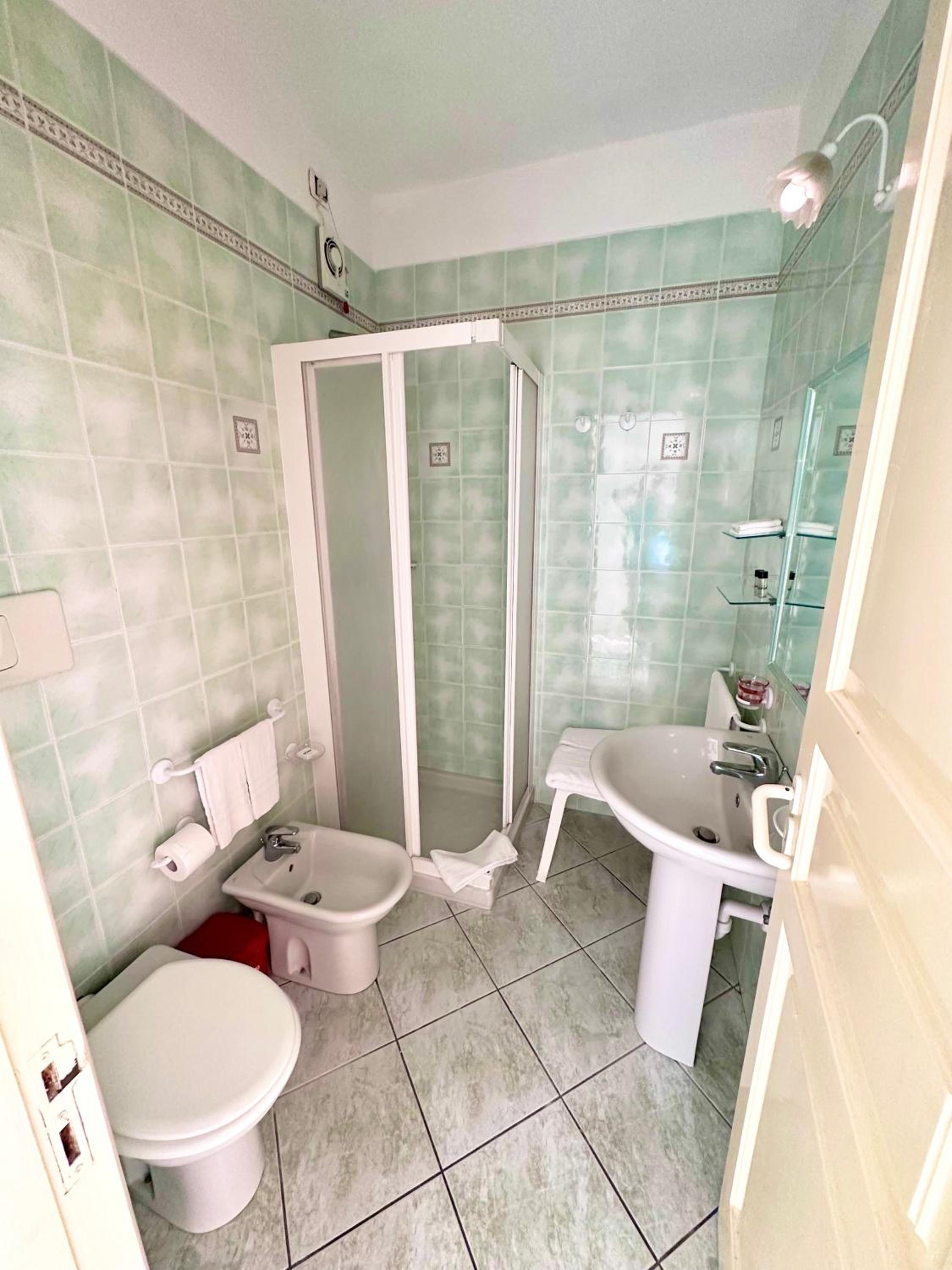 Apartment with Terrace - Photo 10