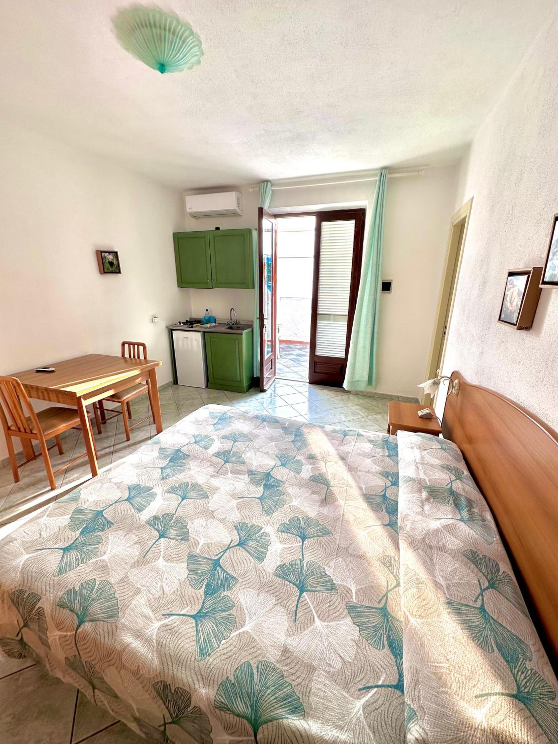 Apartment with Terrace - Photo 2