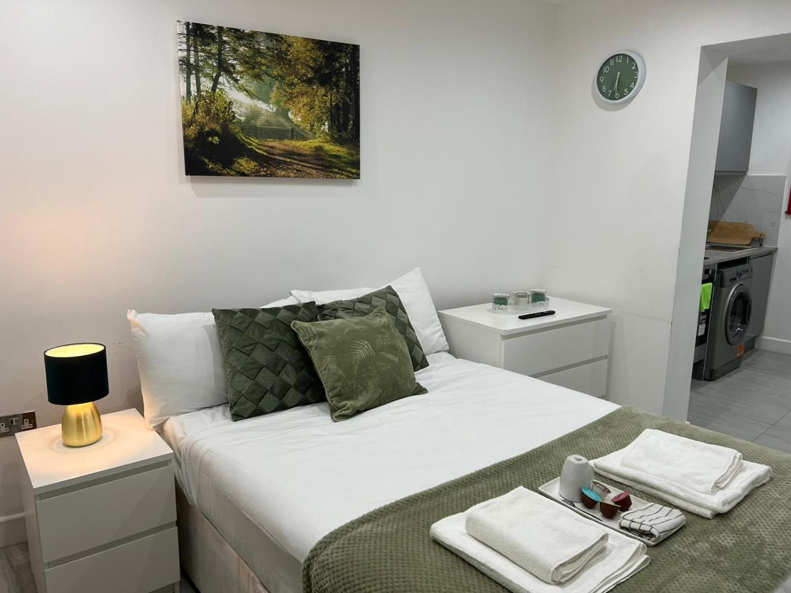 One-Bedroom Apartment photo 1