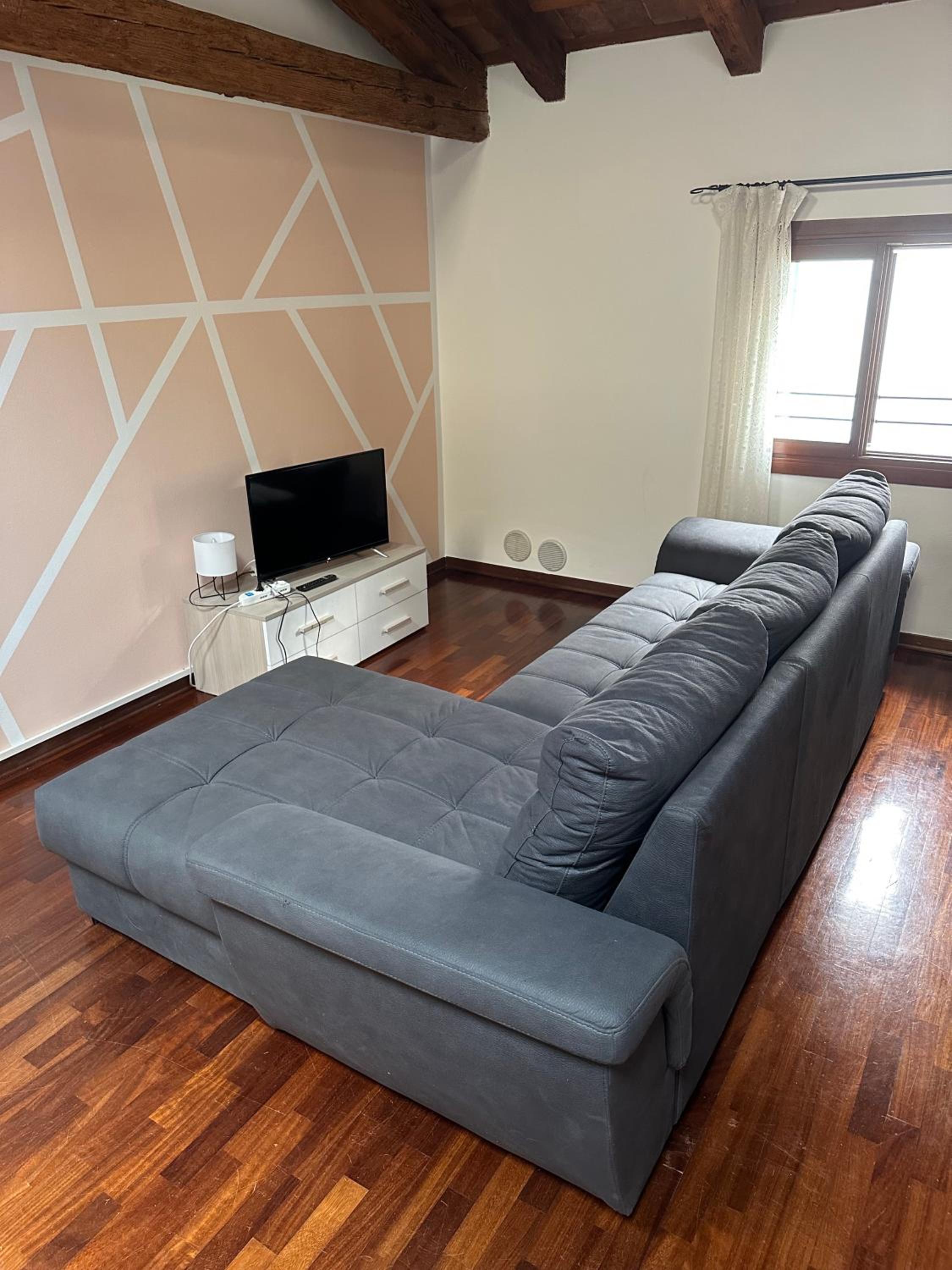 One-Bedroom Apartment - Photo 2