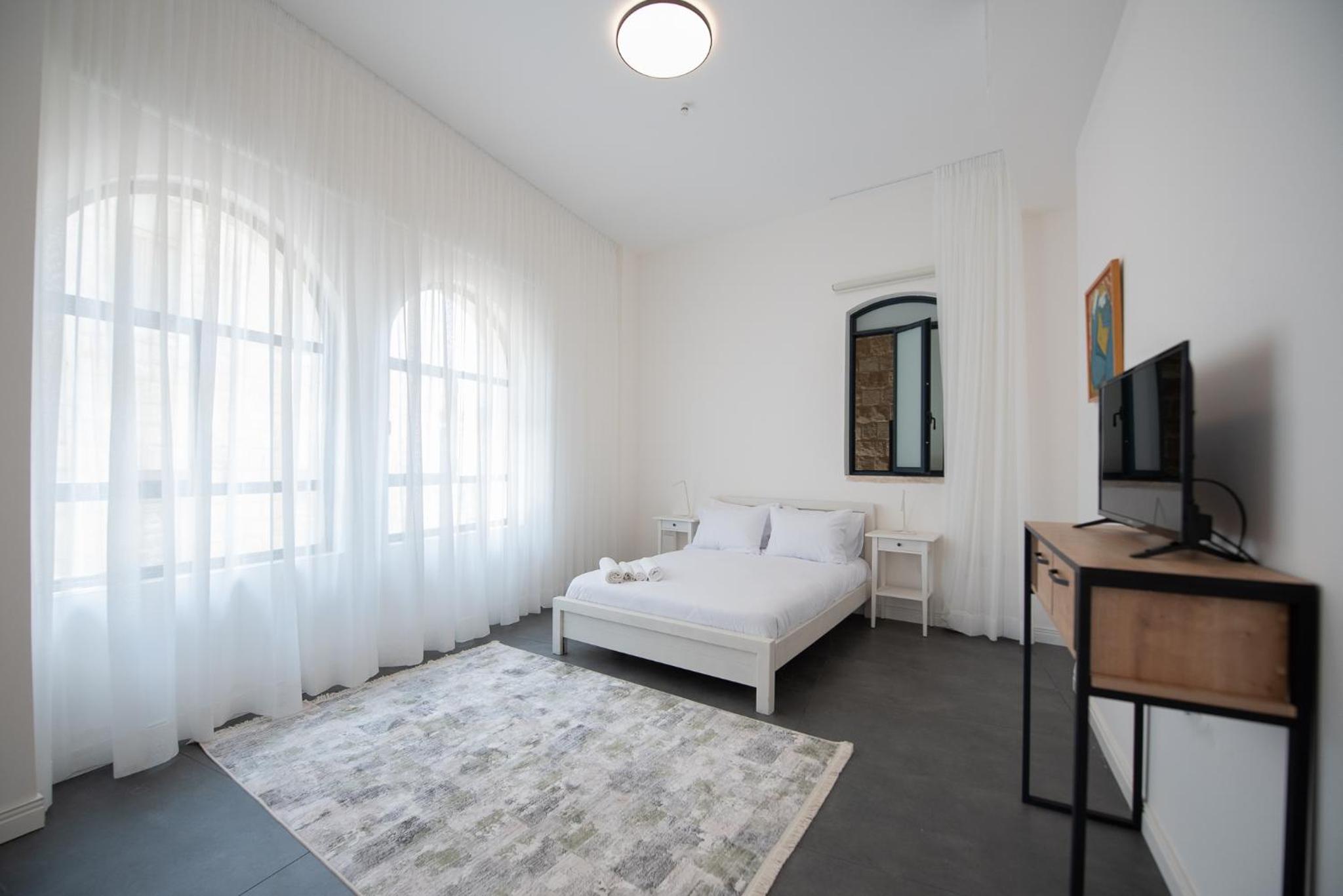Apartment with Balcony photo 2