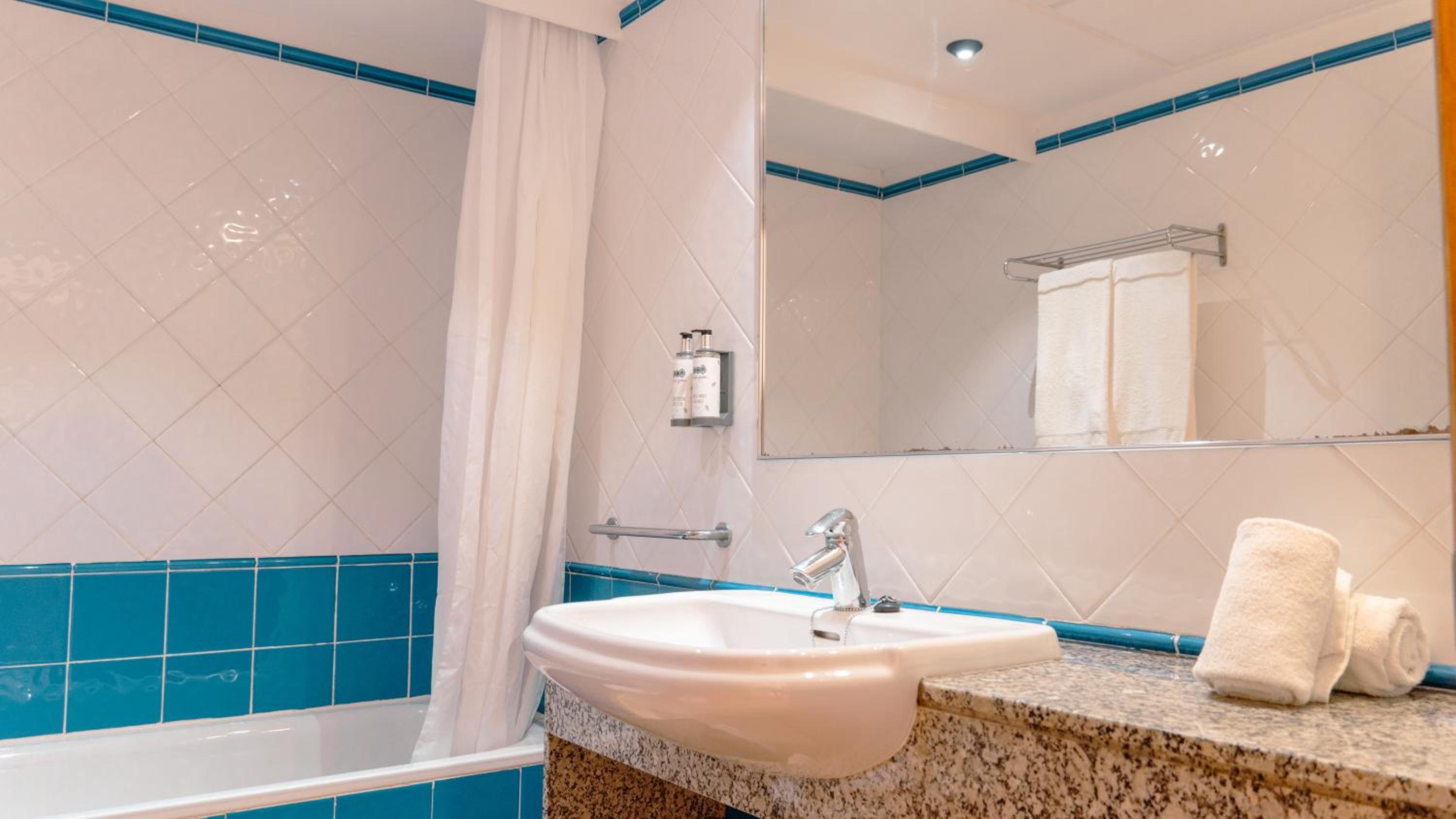 Double Room - Photo 6