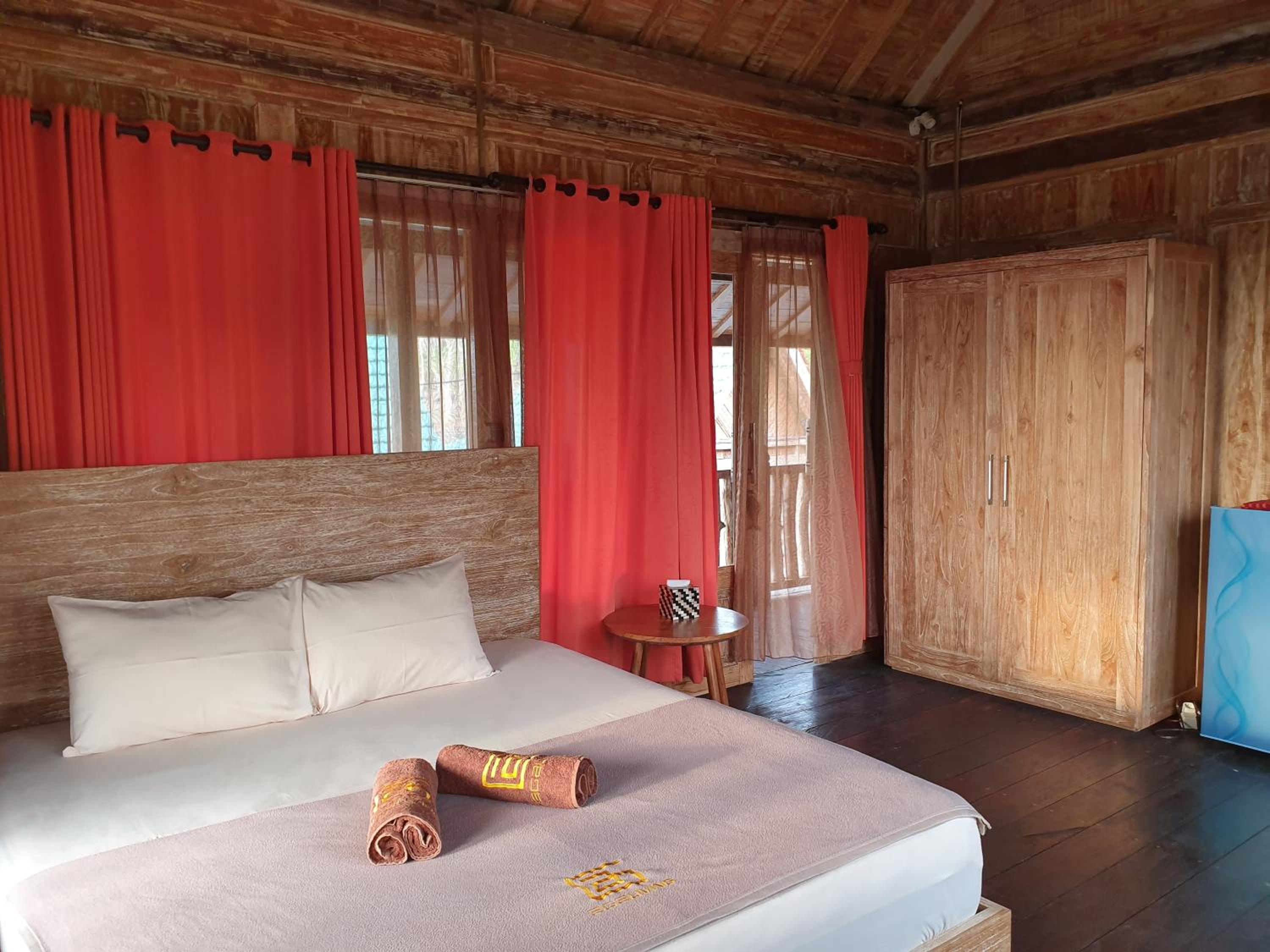 Wooden House with Balcony and Sea View photo 1