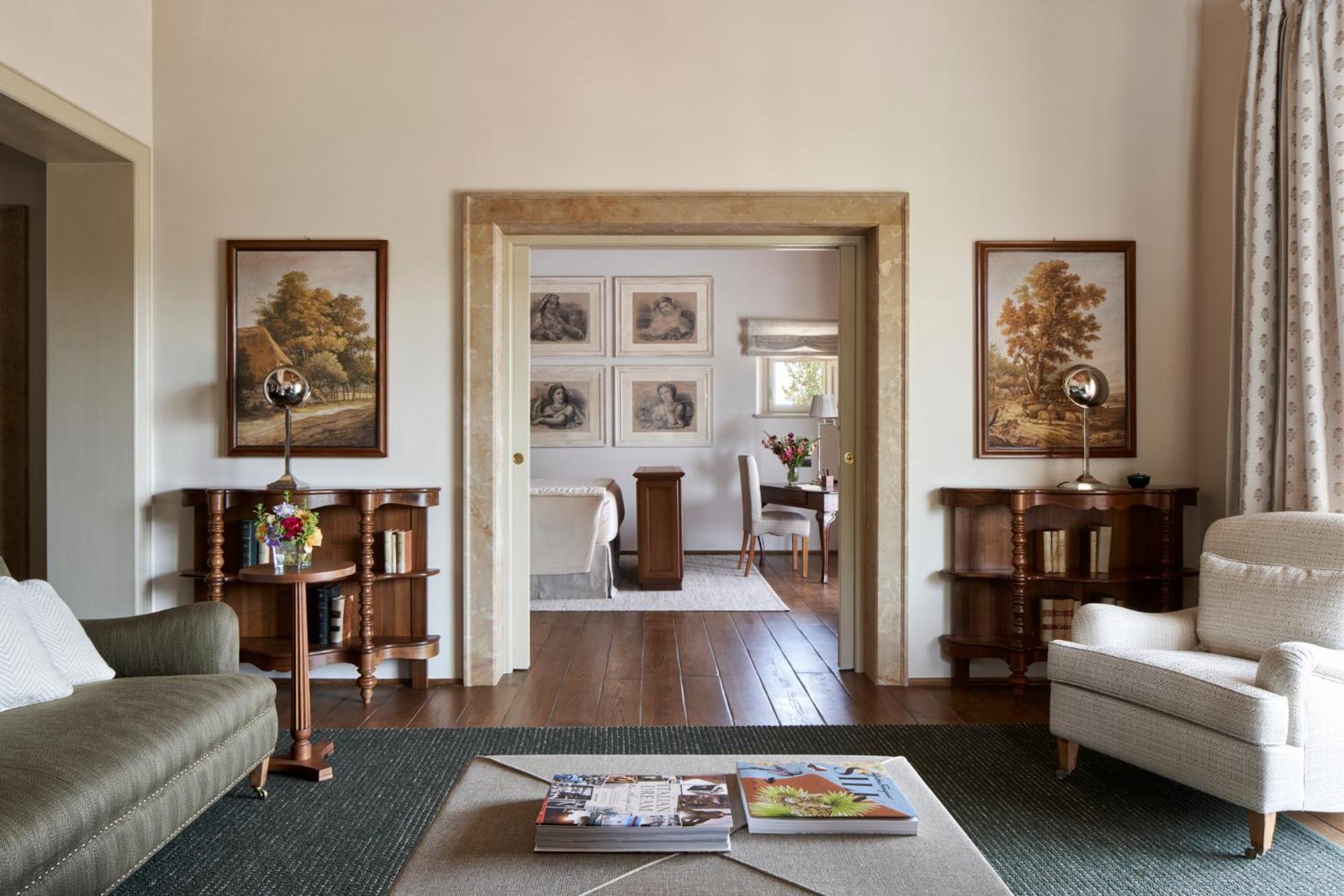 Superior Suite - Photo 7