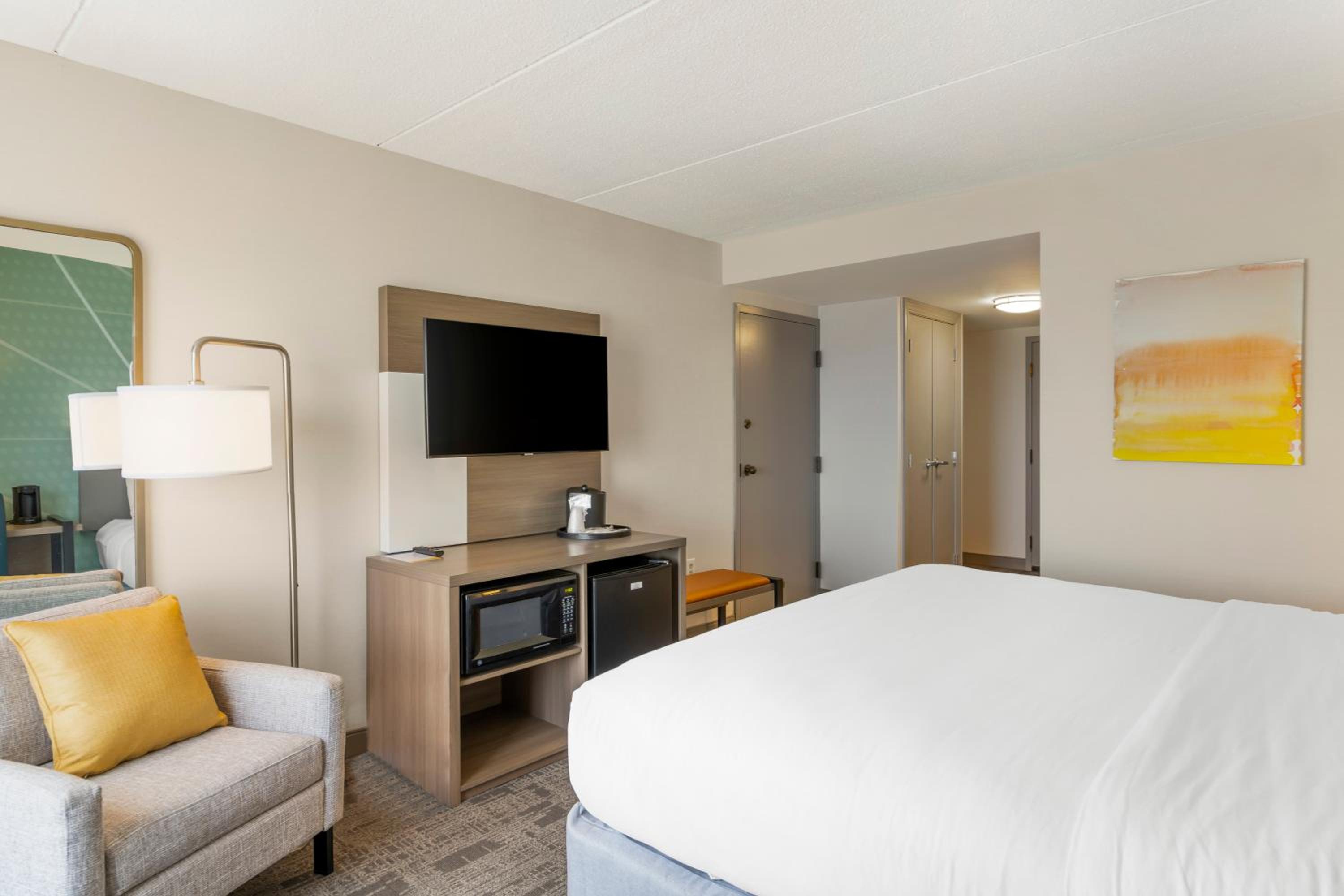 King Room - Disability Access/Non-Smoking - Photo 8