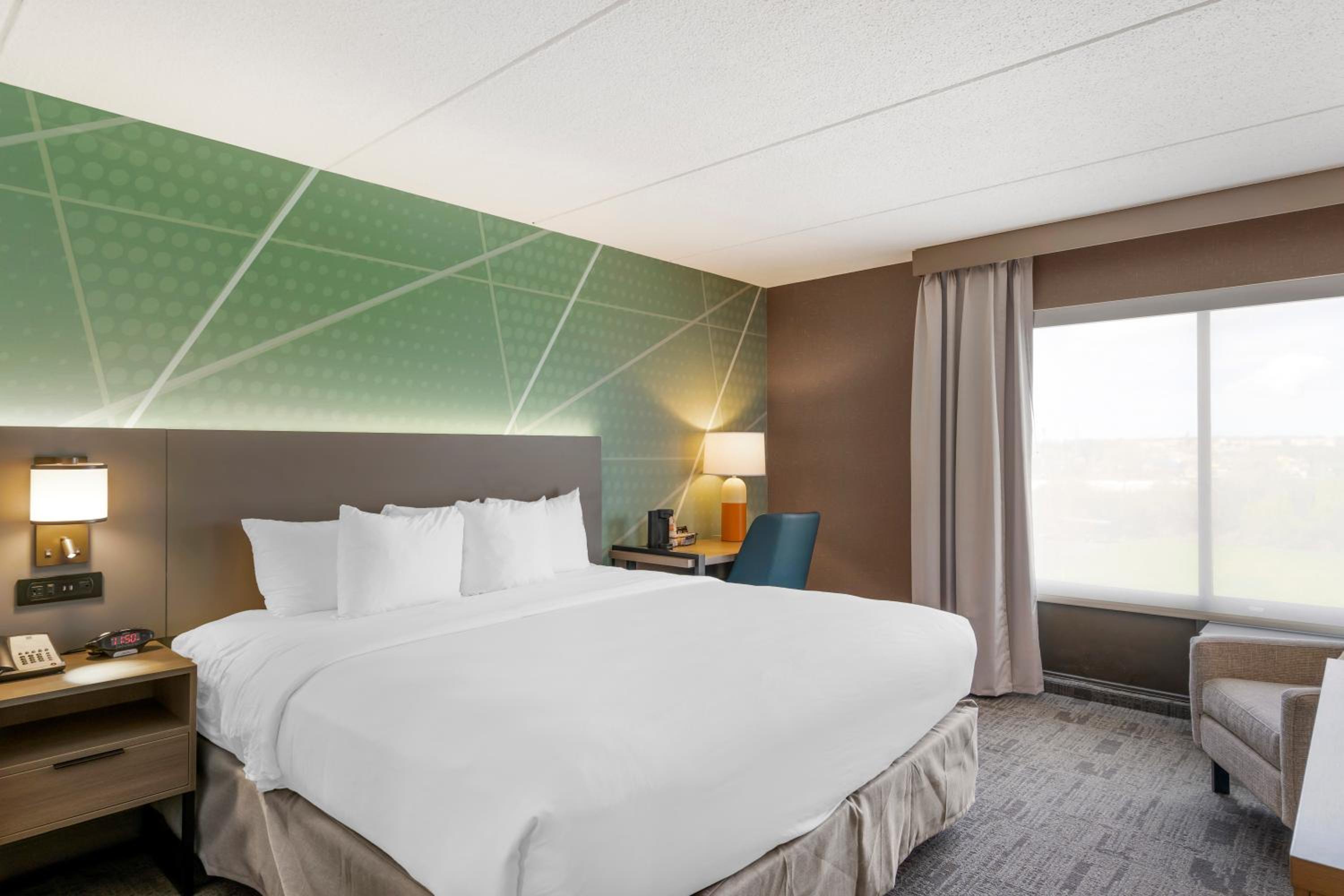 King Room - Accessible/Non-Smoking - Photo 2