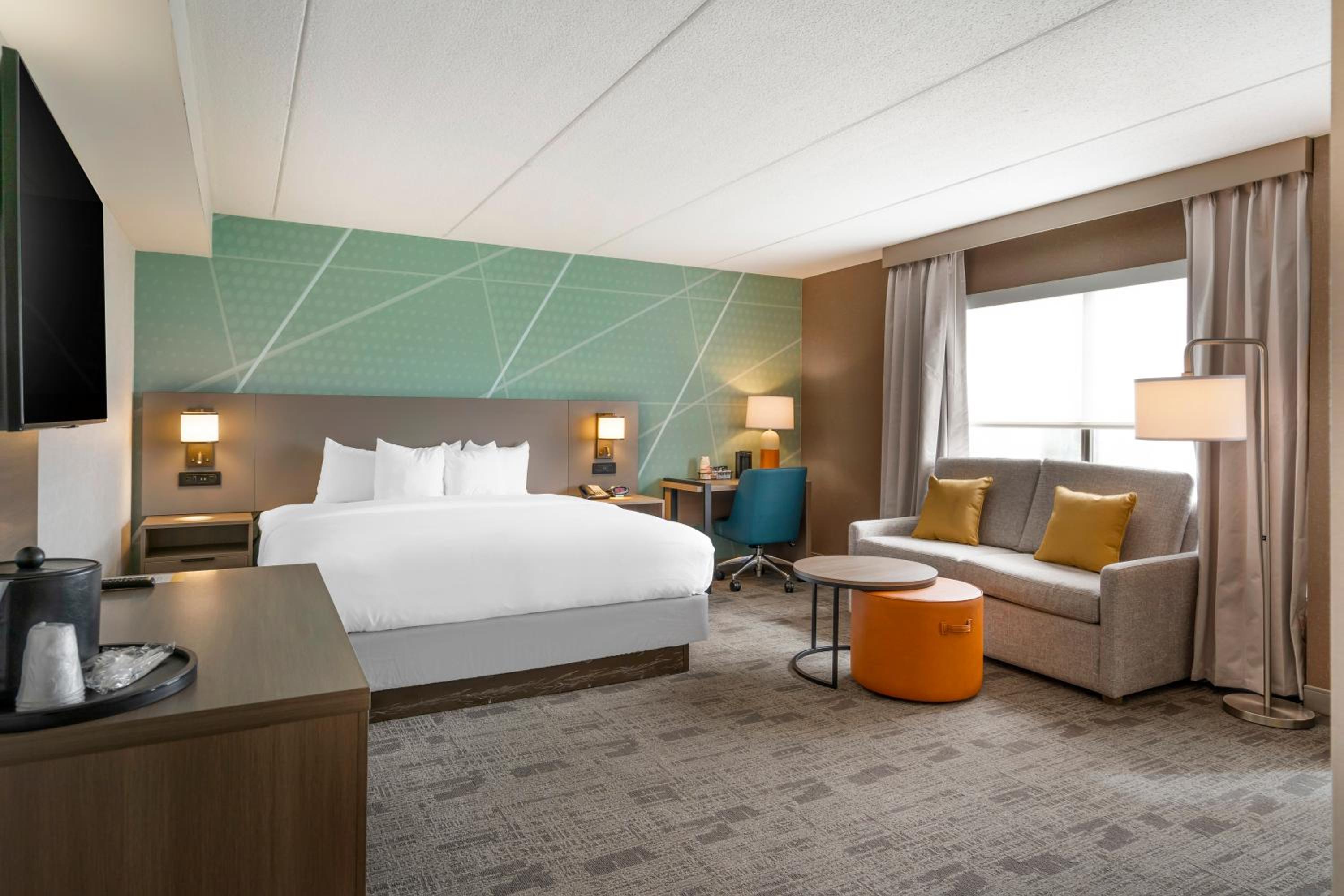 King Room - Non-Smoking - Photo 4
