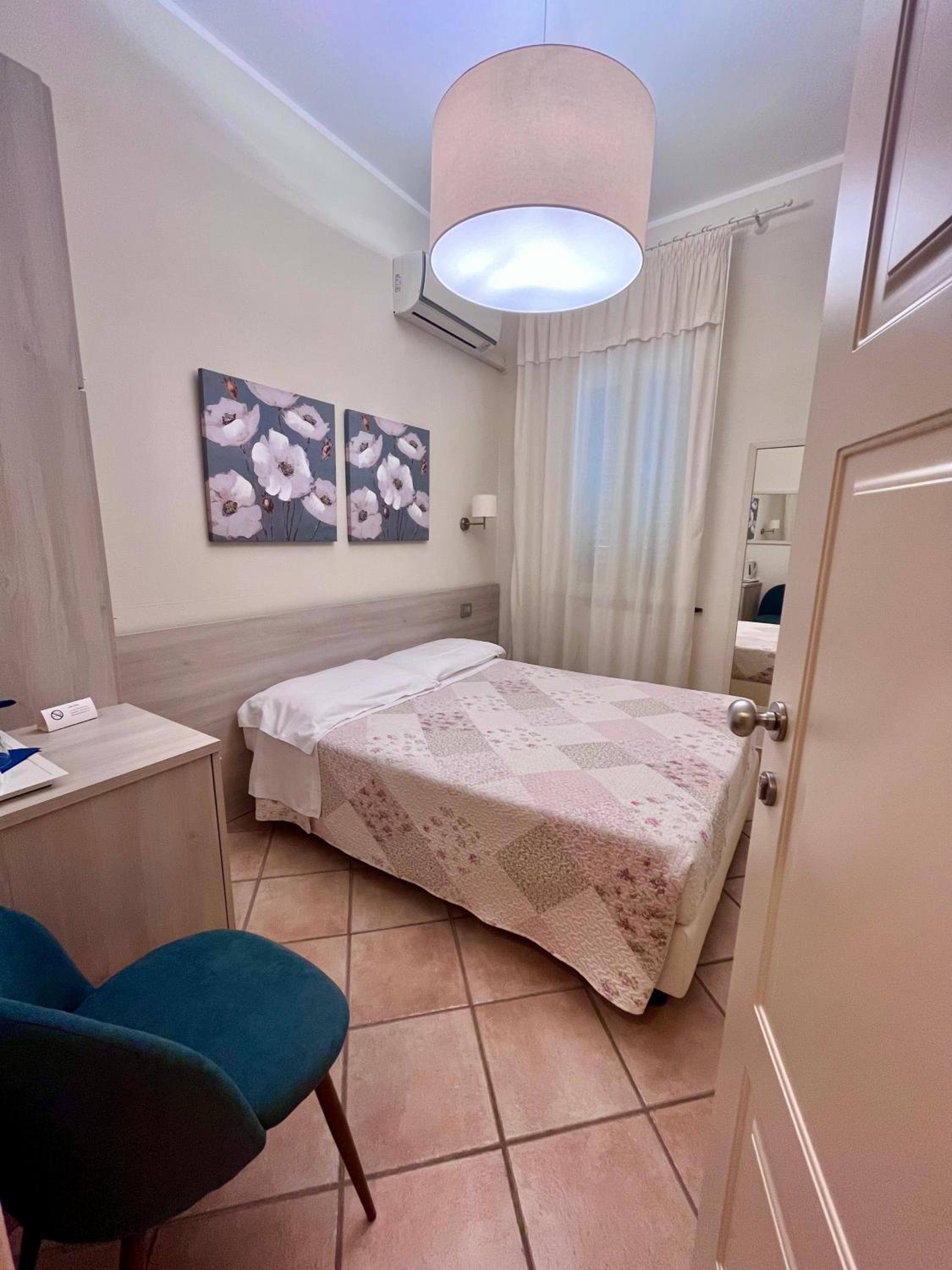 Small Double Room photo 1