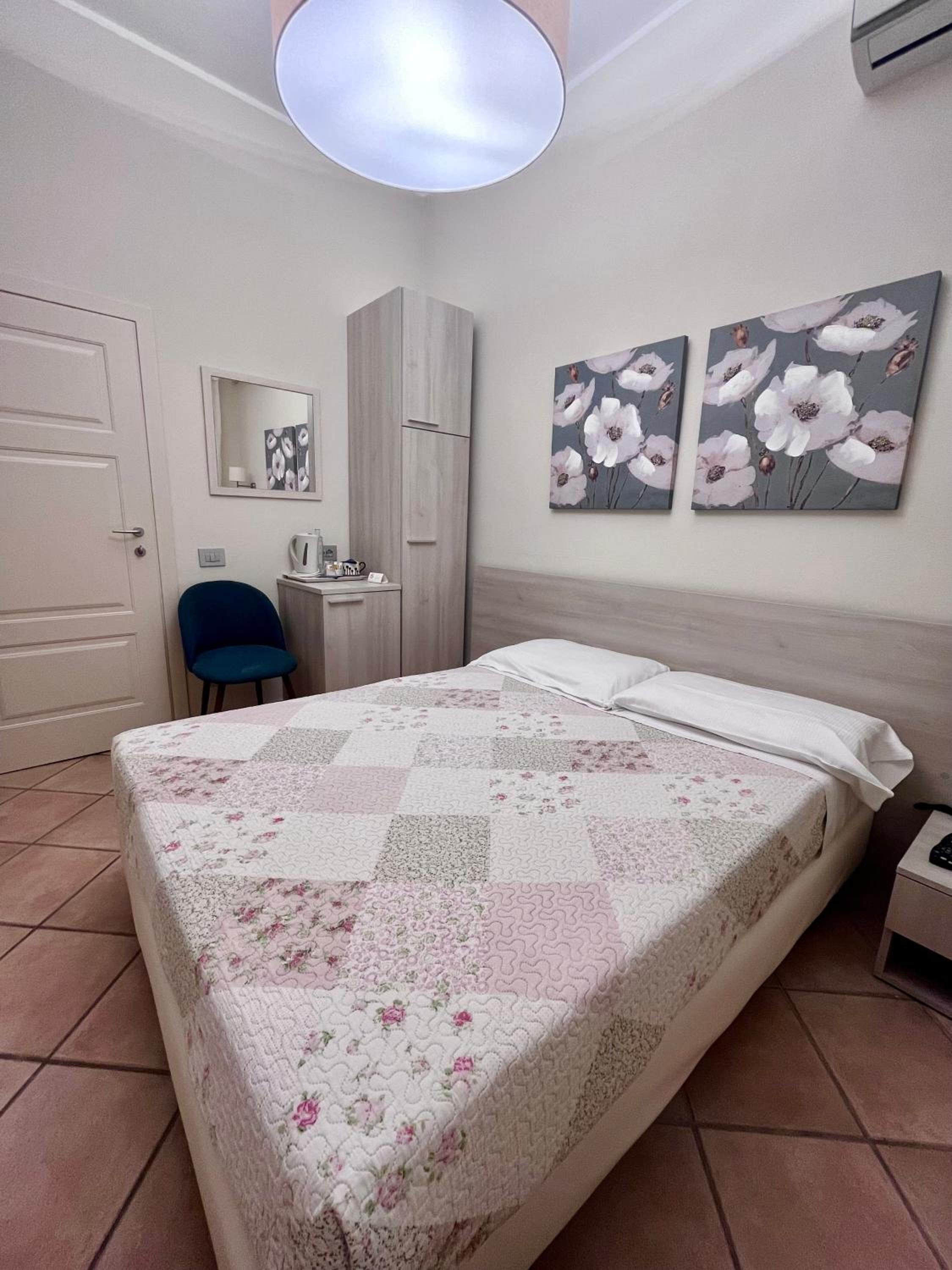 Small Double Room photo 2