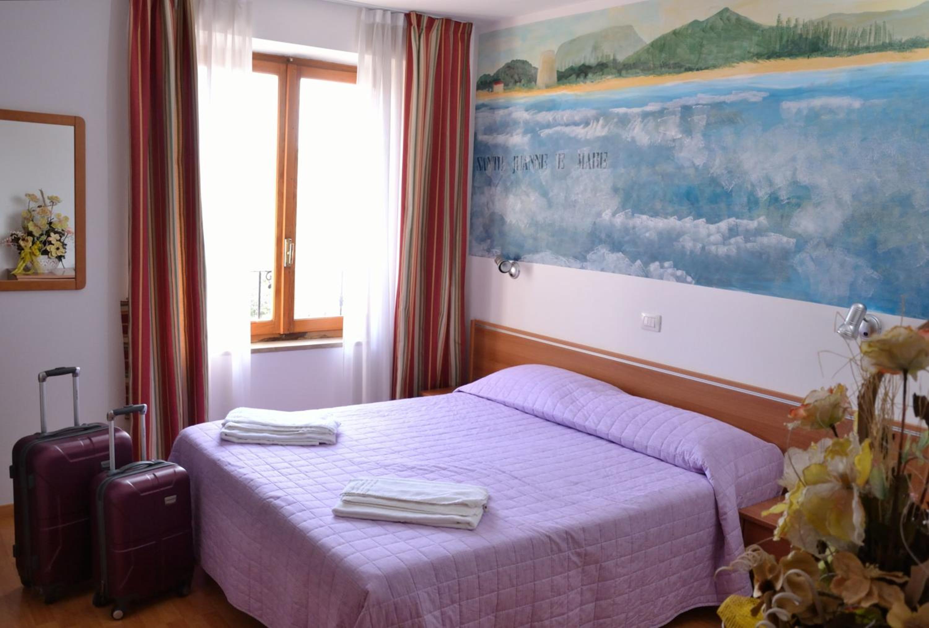 Double or Twin Room with Private Bathroom - Photo 3