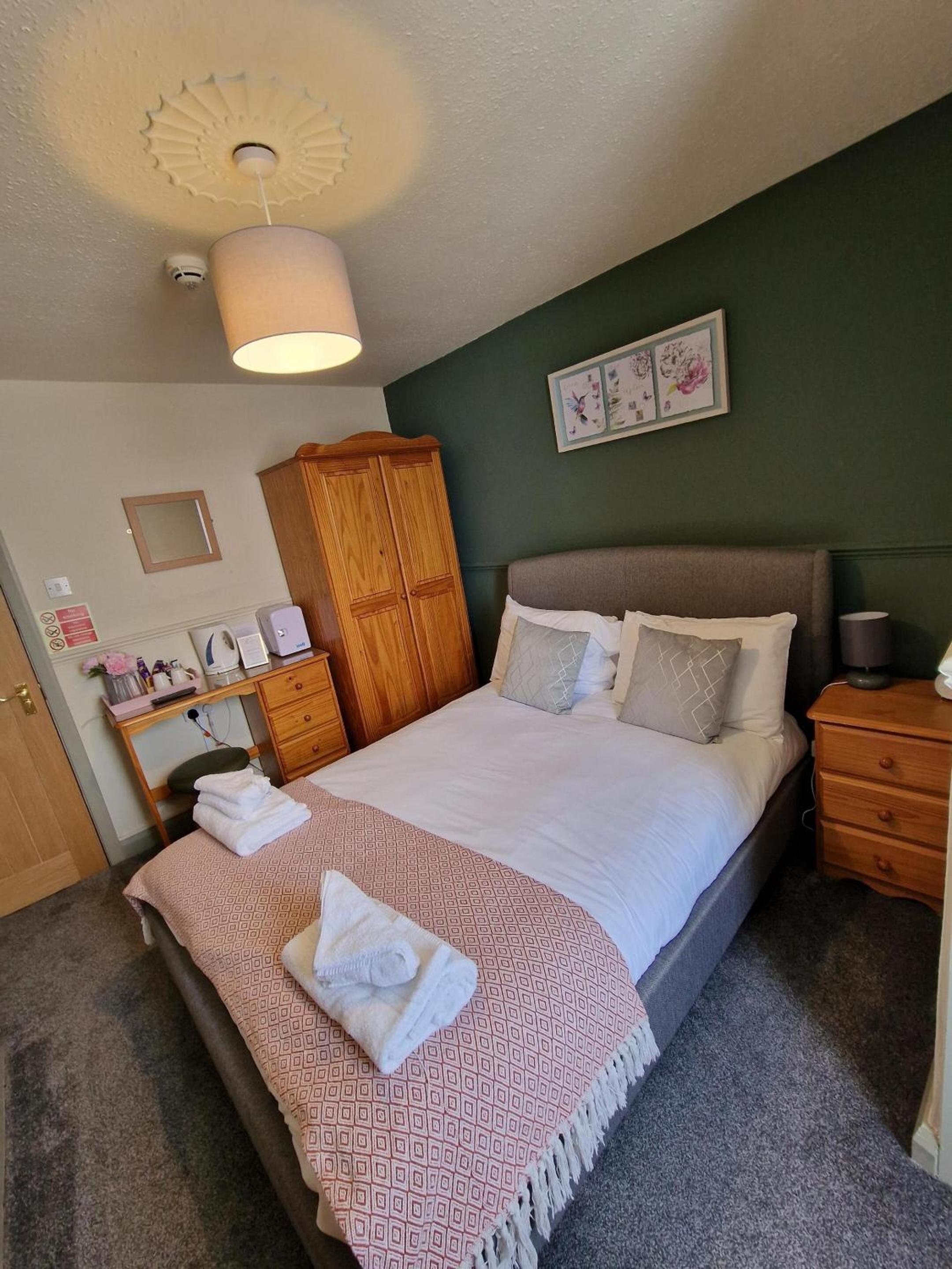Small Double Room - Photo 2