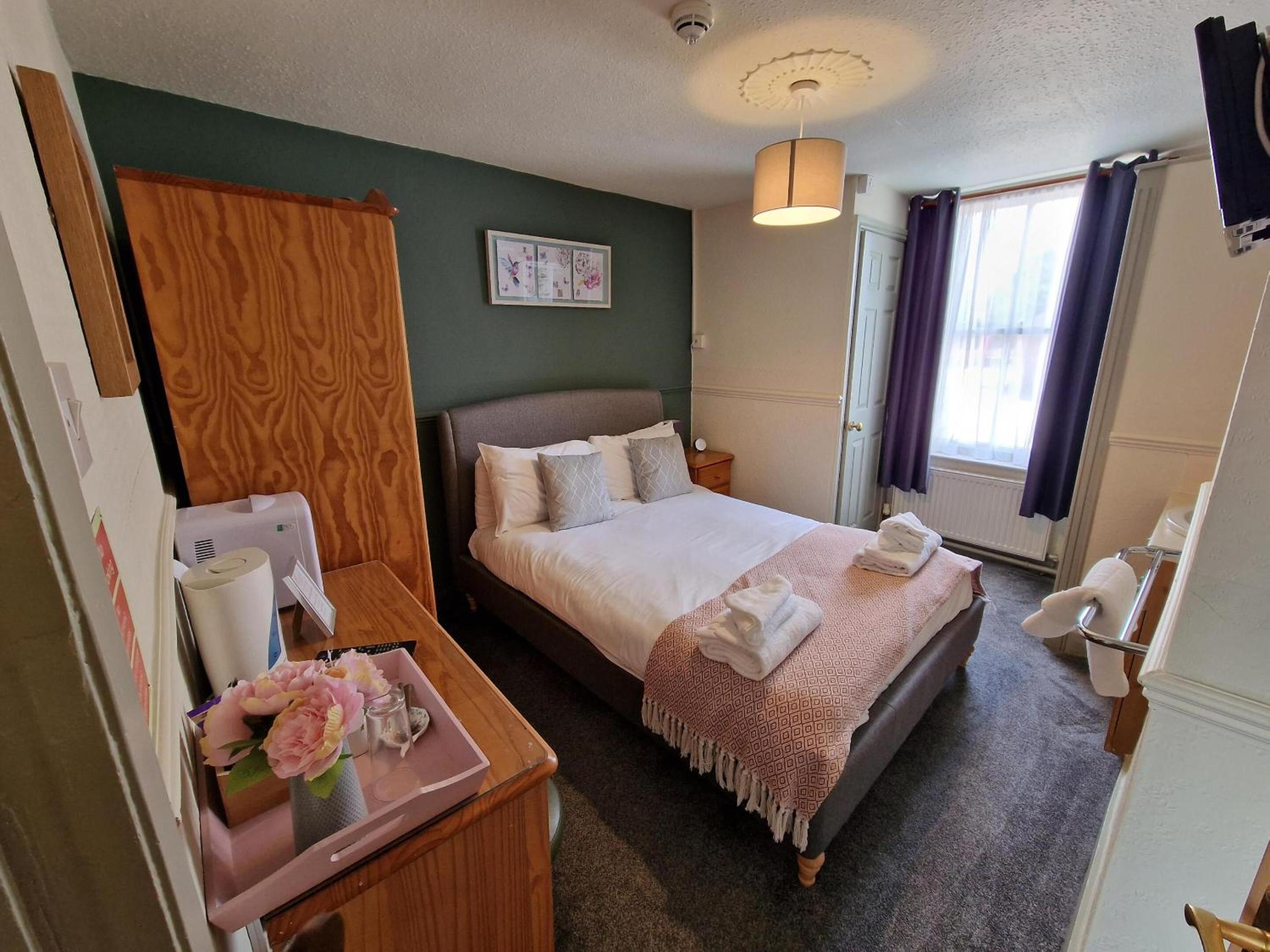 Small Double Room - Photo 1