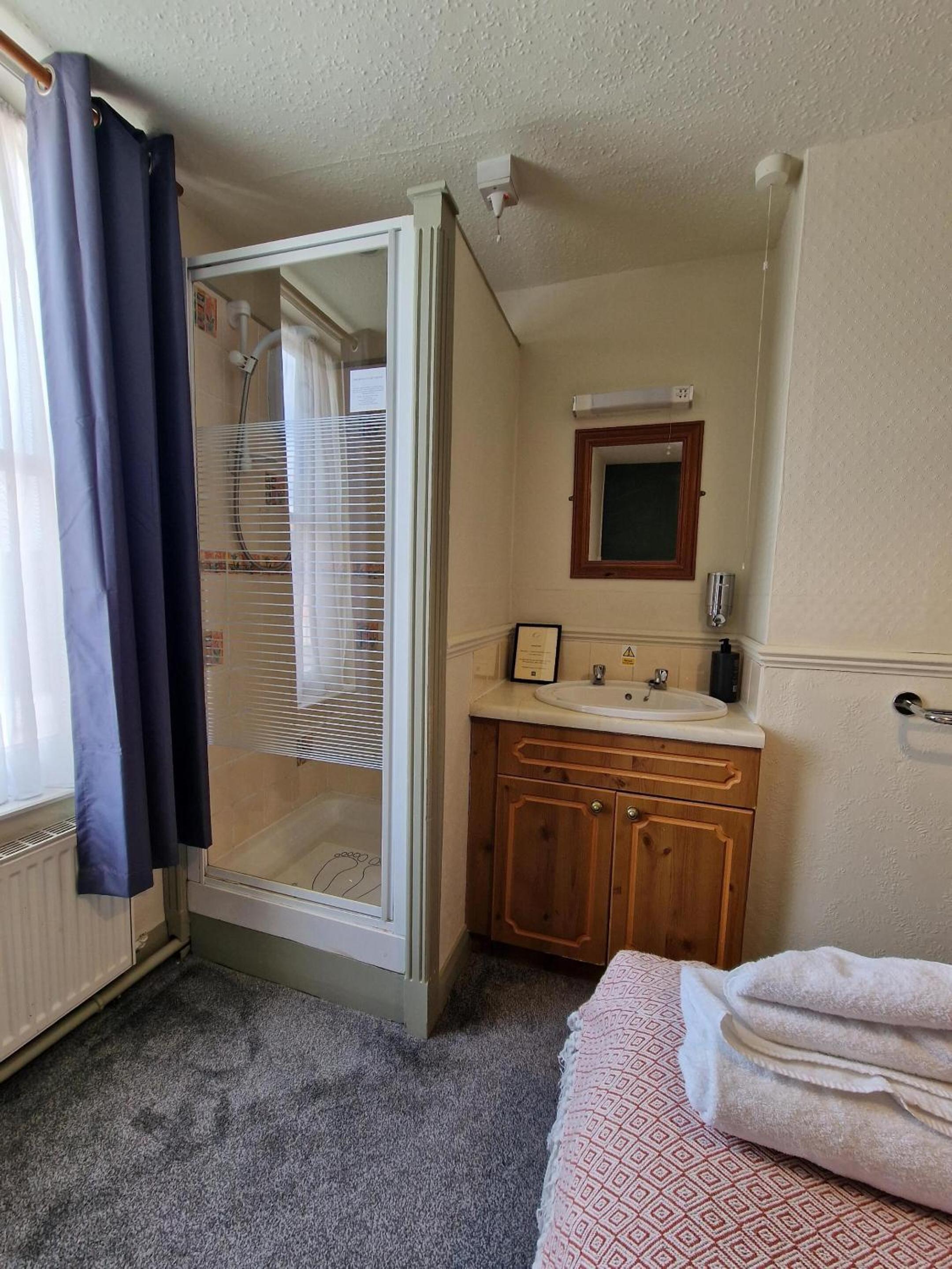 Small Double Room - Photo 4