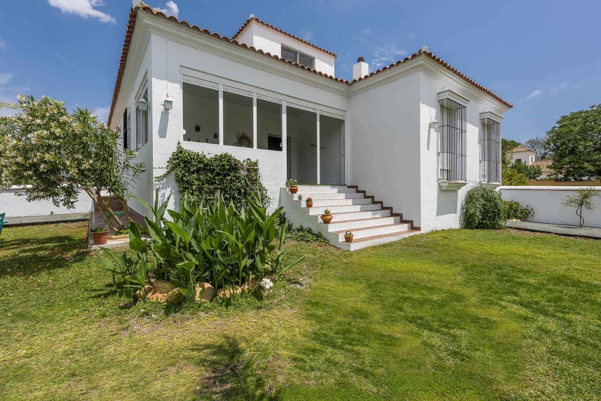 Four-Bedroom House photo 3
