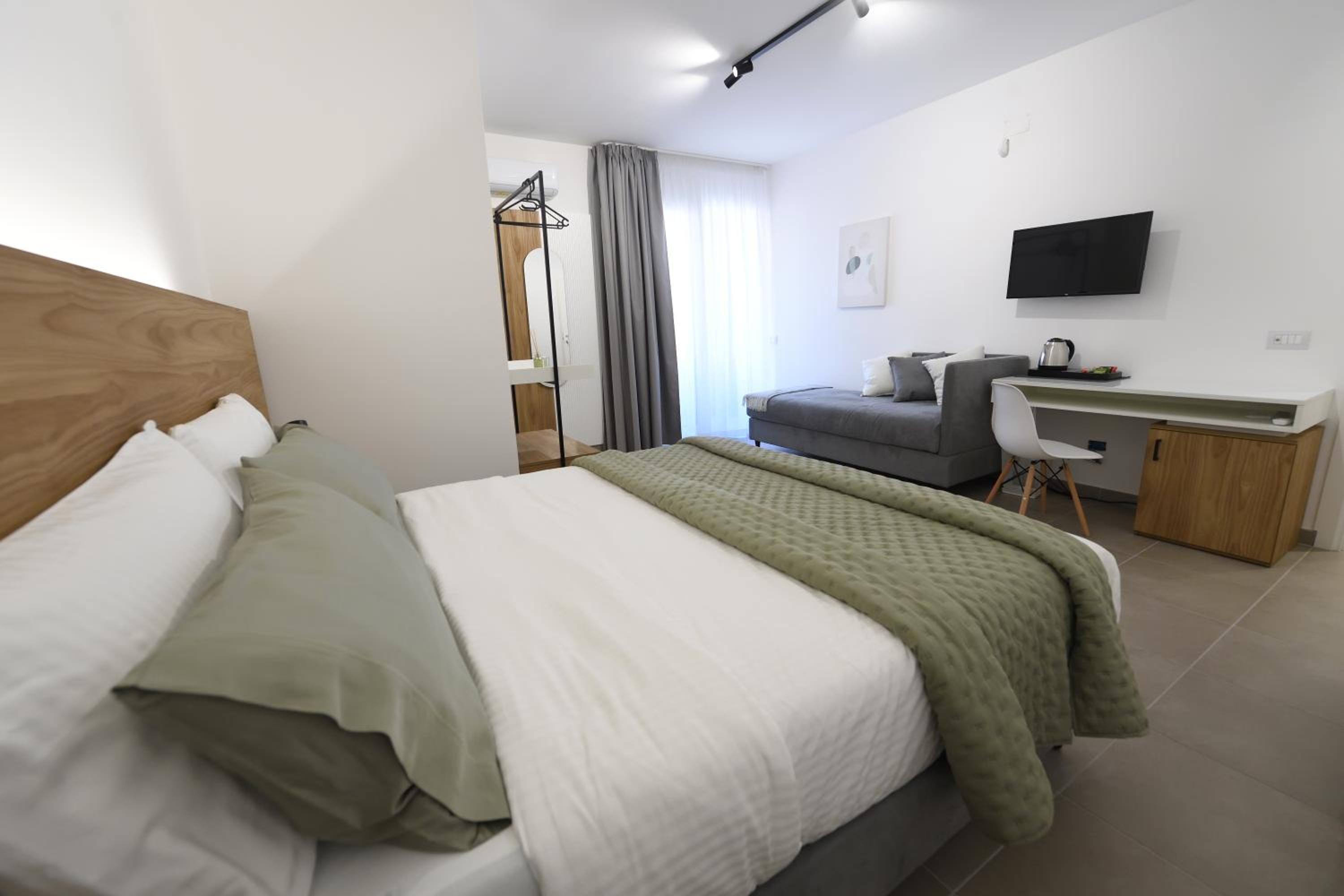 Deluxe Double Room with Extra Bed